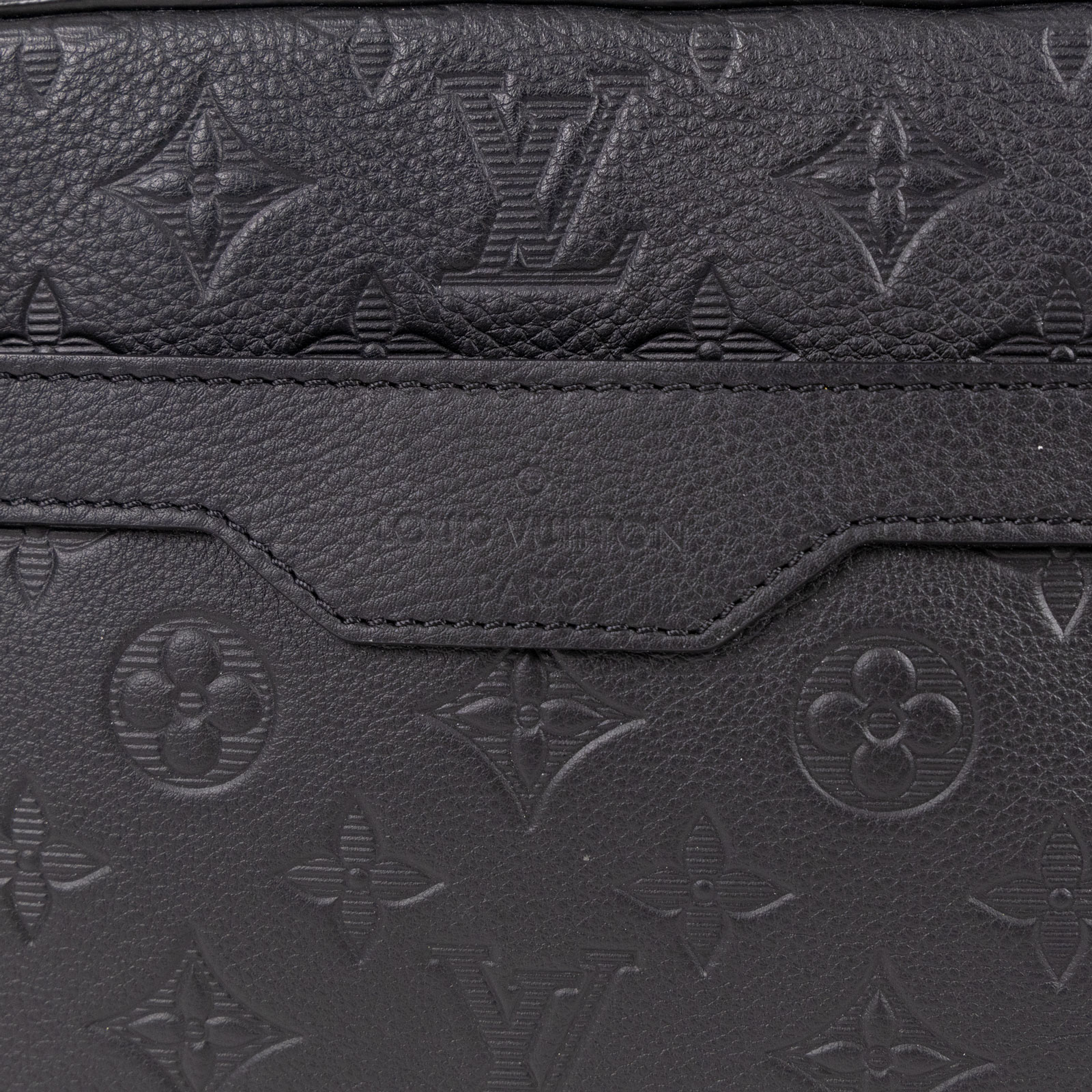 路易威登 LOUIS VUITTON Trio 肩背 郵差包 M46602 晶片款 黑原花壓紋牛皮TRIO三合一 原廠盒子/防塵袋/購買證明