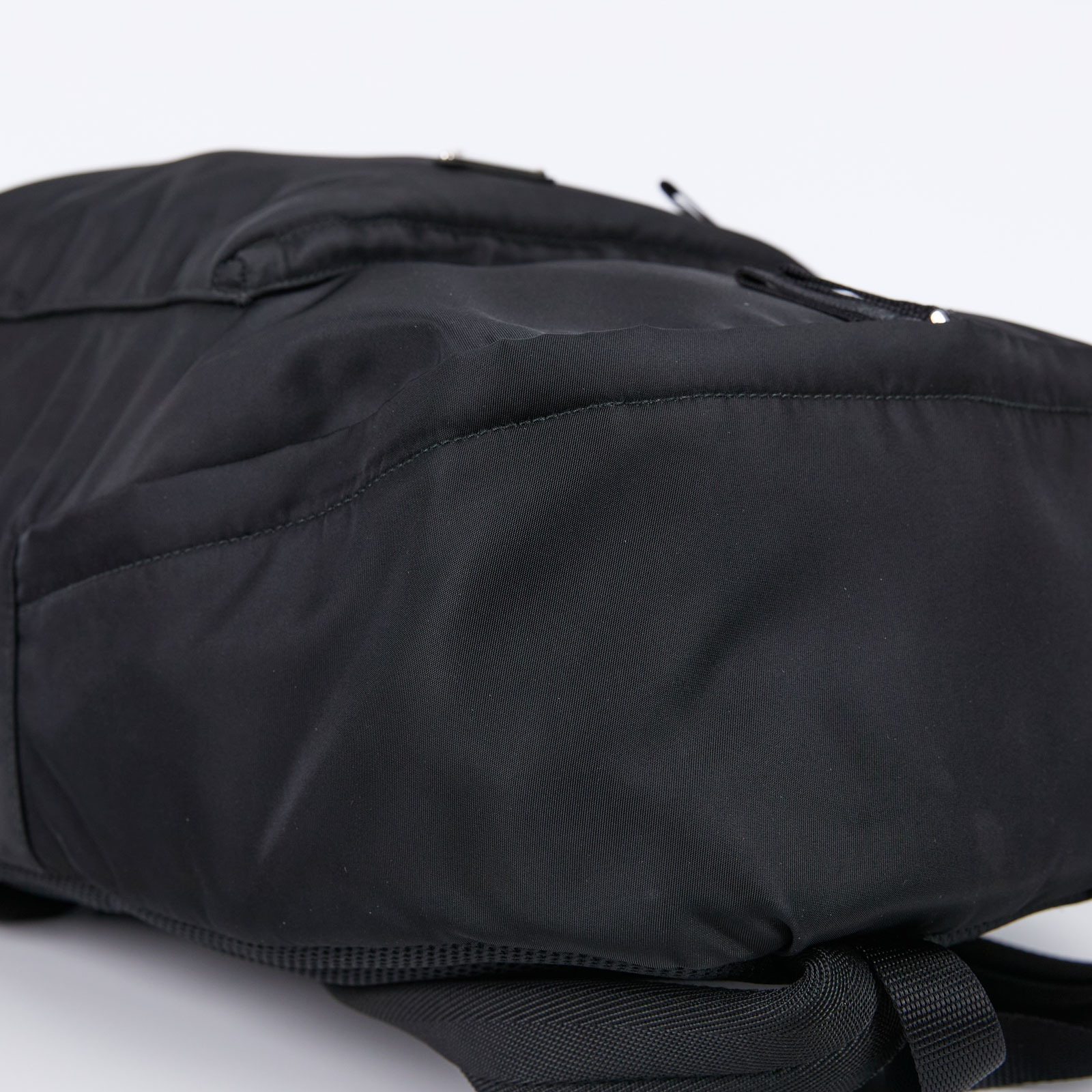 普拉達 PRADA Re-Nylon 尼龍後背包 2VZ034_2A6D 黑尼龍後背包 防塵袋