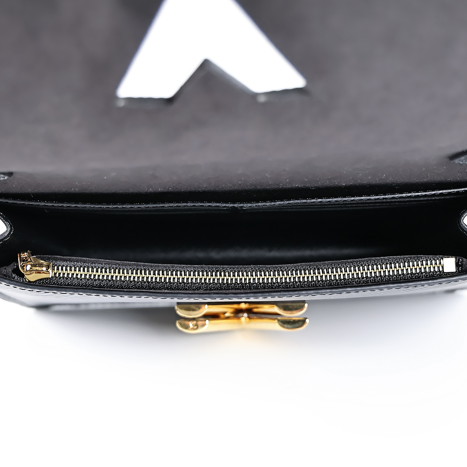 路易威登 LOUIS VUITTON LV Twist 黑金扣 鏈帶包 黑色 M68750 晶片款 黑EPI Twist WOC 原廠盒子/防塵袋/購買證明