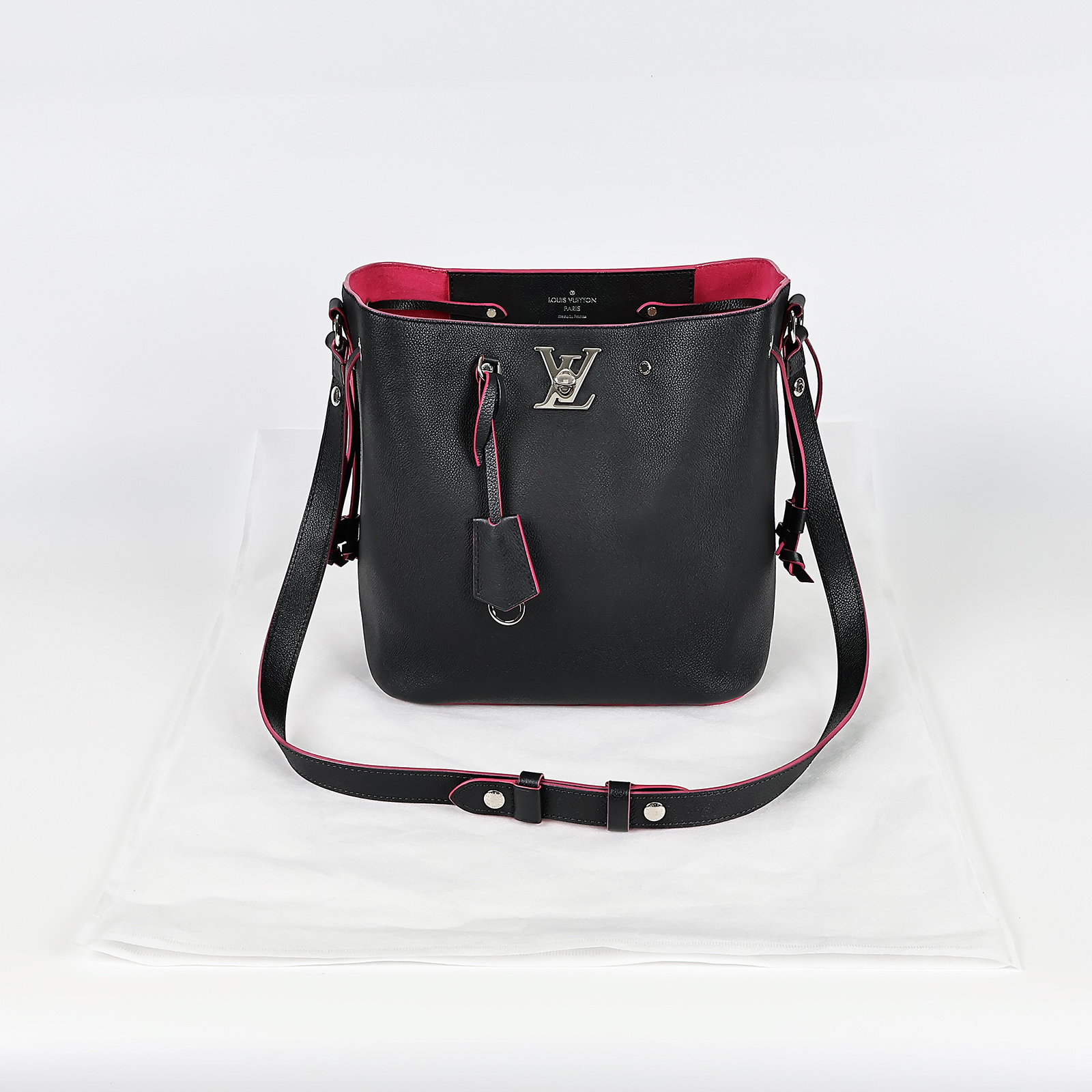 路易威登 LOUIS VUITTON Lockme 水桶肩背包 M54677 晶片款 黑拚桃紅LOCKME水桶包 無附屬品