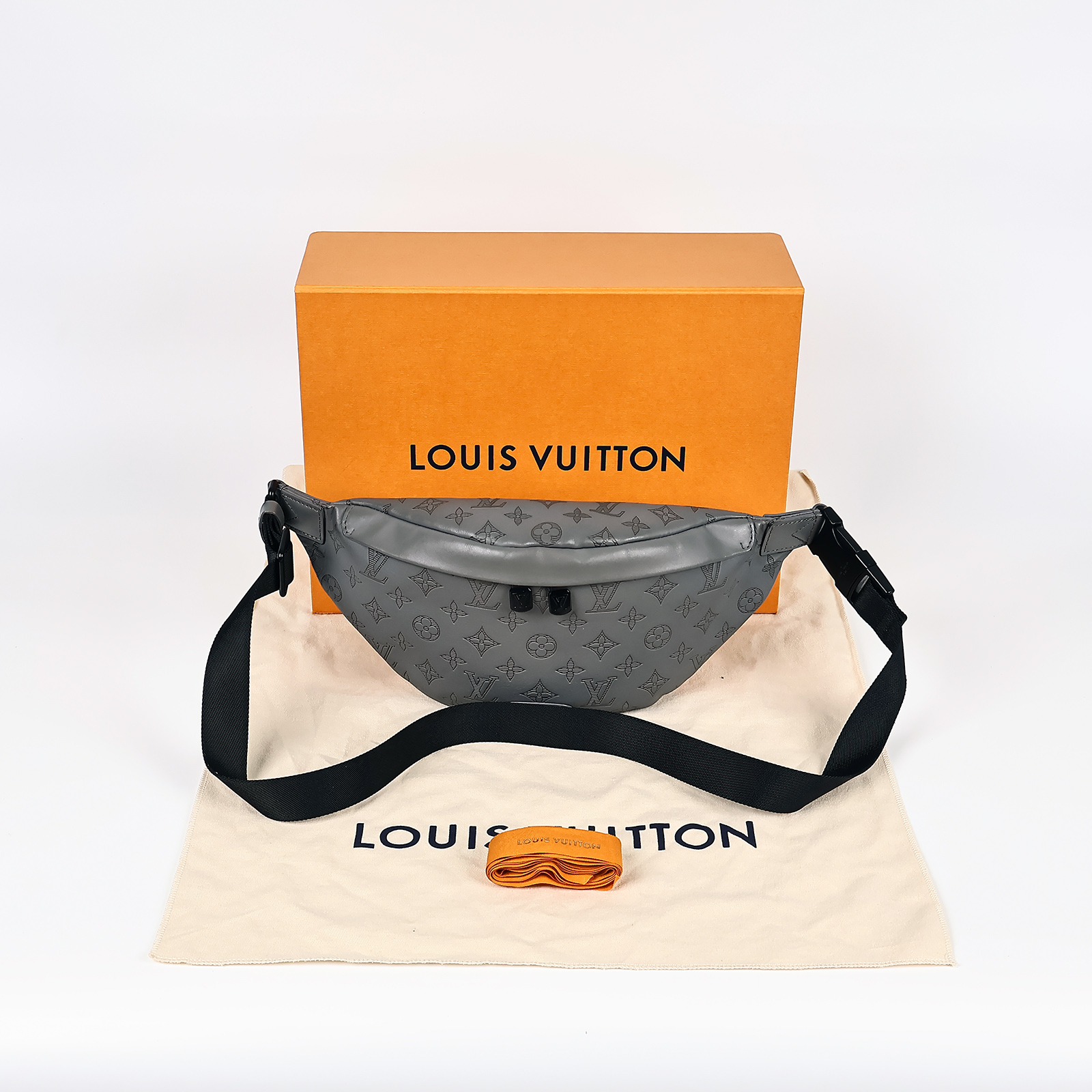 路易威登 LOUIS VUITTON Discovery 腰包 灰色 M46108 晶片款 灰色Discovery 腰包 原廠盒子/防塵袋