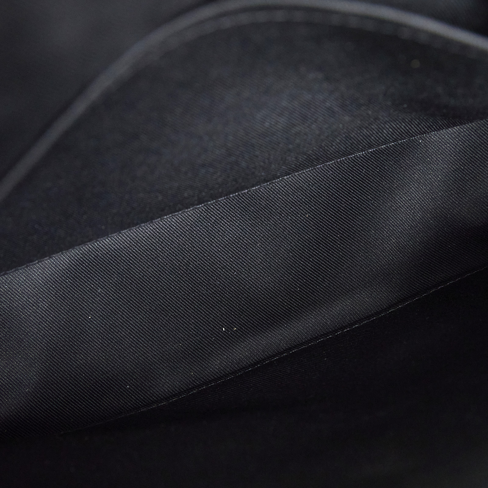 路易威登 LOUIS VUITTON District MM 肩背包 M44001 黑原花DISTRICT MM 無附屬品