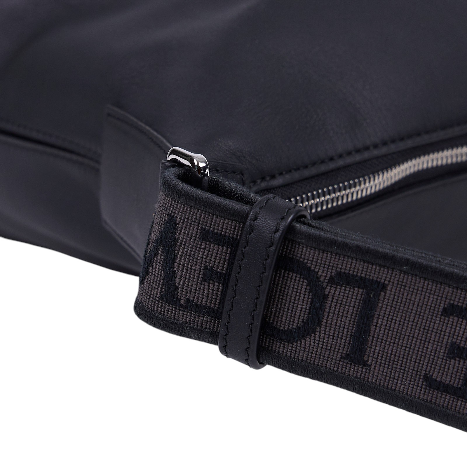 羅意威 LOEWE Small Cubi 斜背包 B906Q63X04 黑Cubi斜背包 防塵袋