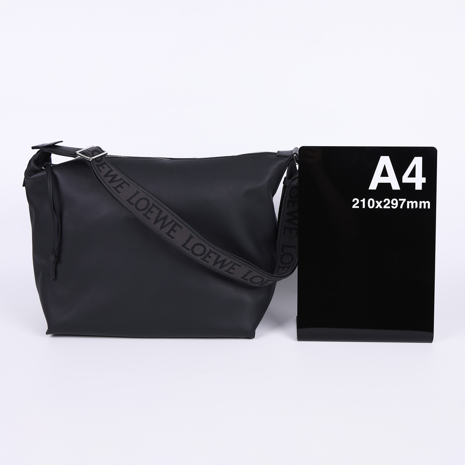 羅意威 LOEWE Small Cubi 斜背包 B906Q63X04 黑Cubi斜背包 防塵袋