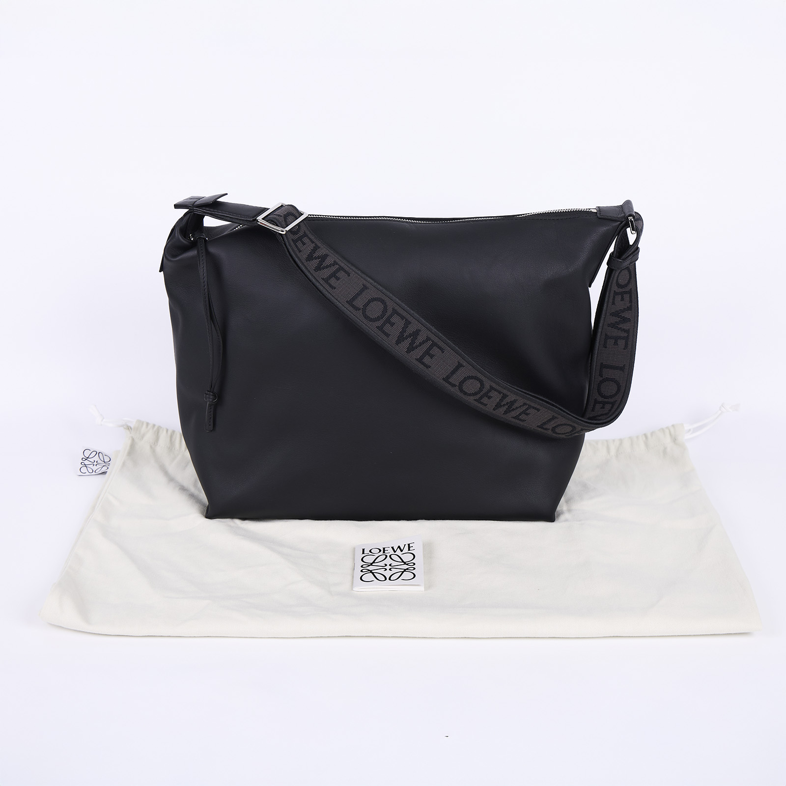 羅意威 LOEWE Small Cubi 斜背包 B906Q63X04 黑Cubi斜背包 防塵袋