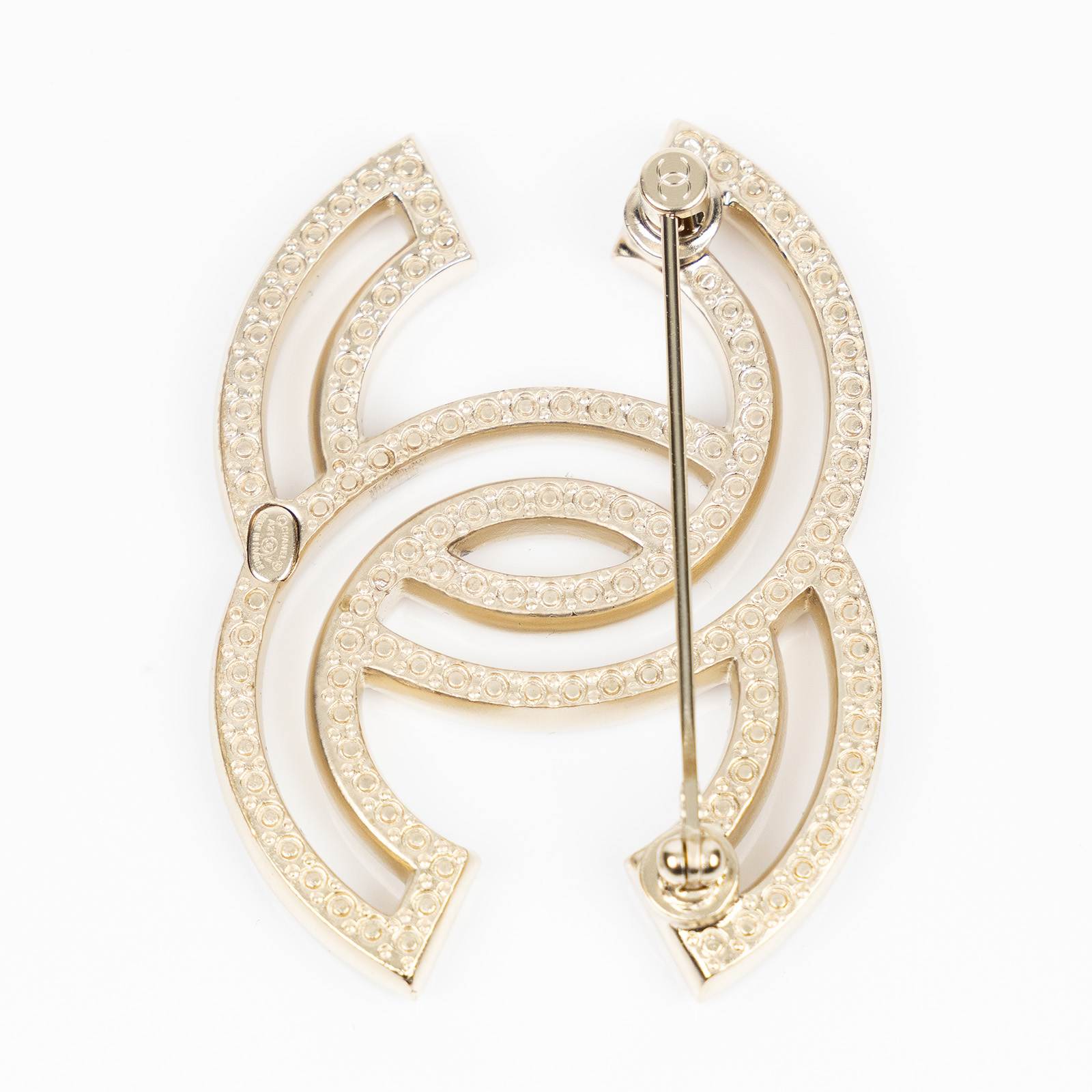 香奈兒 CHANEL 胸針 飾品 A21 V 淡金色水鑽LOGO胸針 無附屬品
