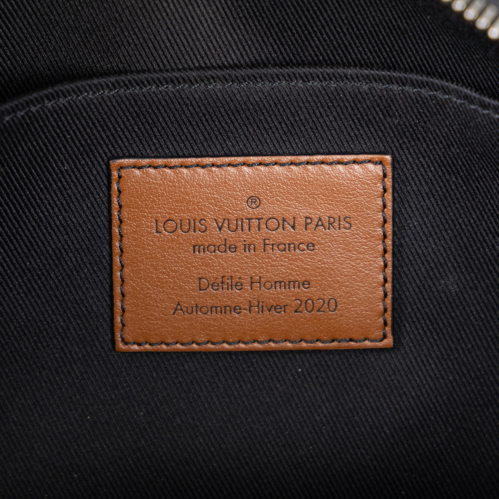 路易威登 LOUIS VUITTON Volga 肩背包 M69688 黑原花Volga On Strap 原廠盒子/防塵袋/購買證明