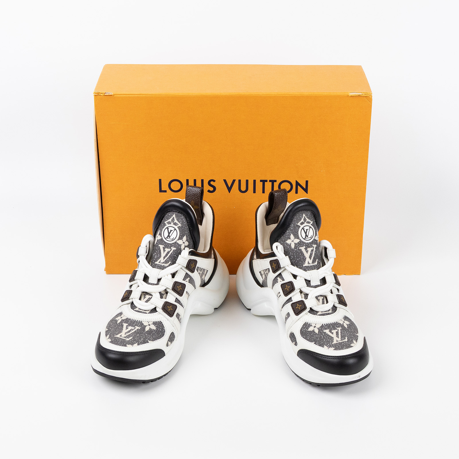 路易威登 LOUIS VUITTON LV Archlight 運動鞋 1AAW36 黑白LV Archlight 運動鞋 原廠盒子