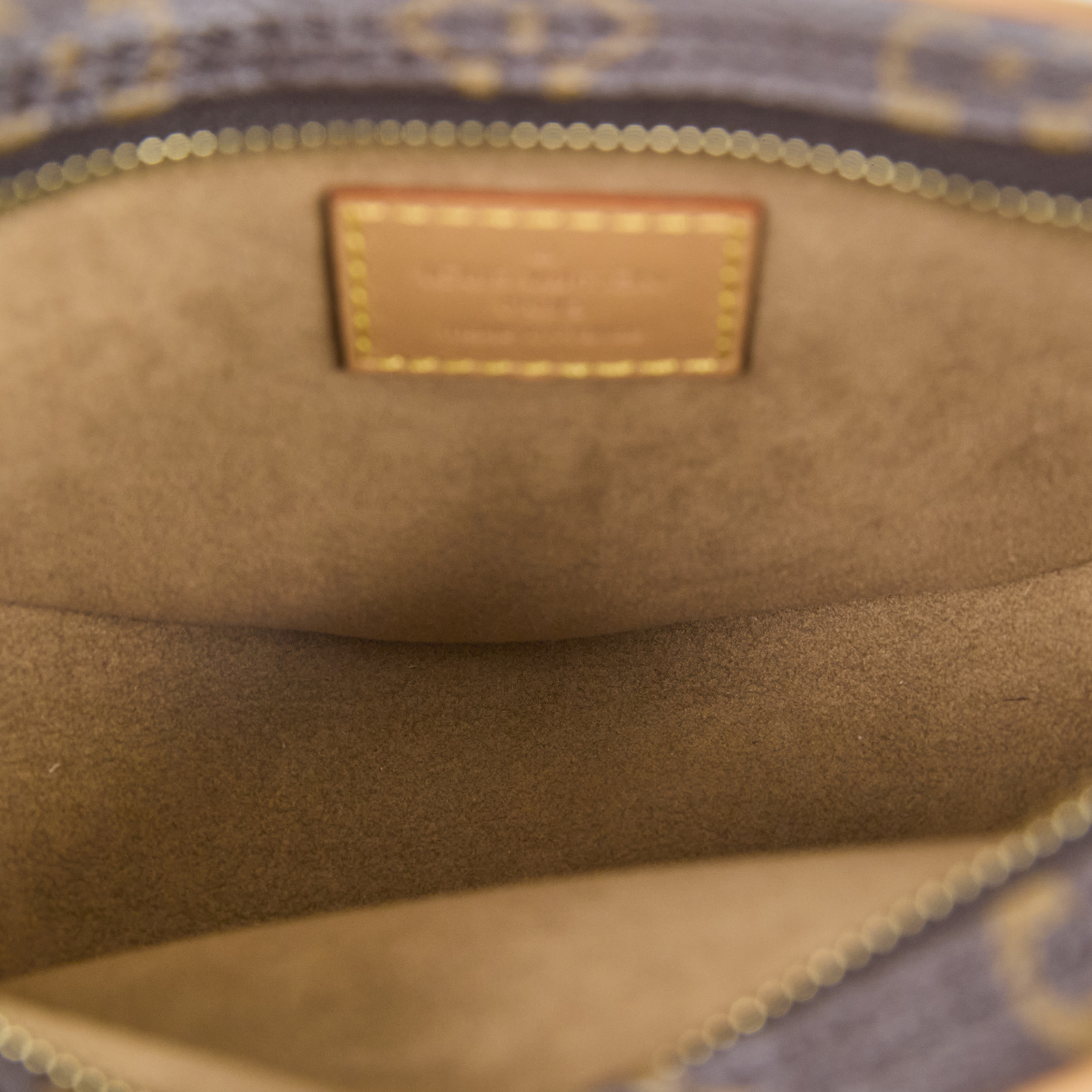 路易威登 LOUIS VUITTON Loop 半月 法棍包 豌豆包 老花 腋下單肩包 M81098 晶片款 原花LOOP彎月包 PM 原廠盒子/防塵袋