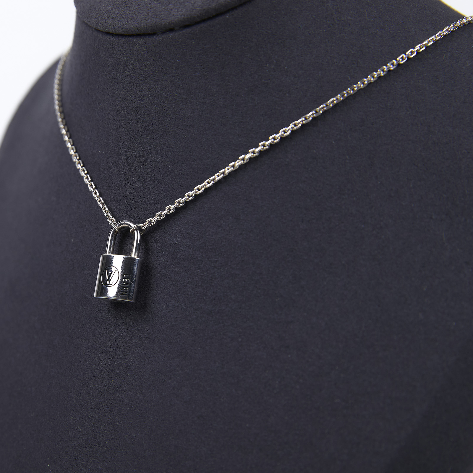 路易威登 LOUIS VUITTON Silver Lockit 吊墜 Q03273 Silver Lockit 項鍊 原廠盒子/防塵袋