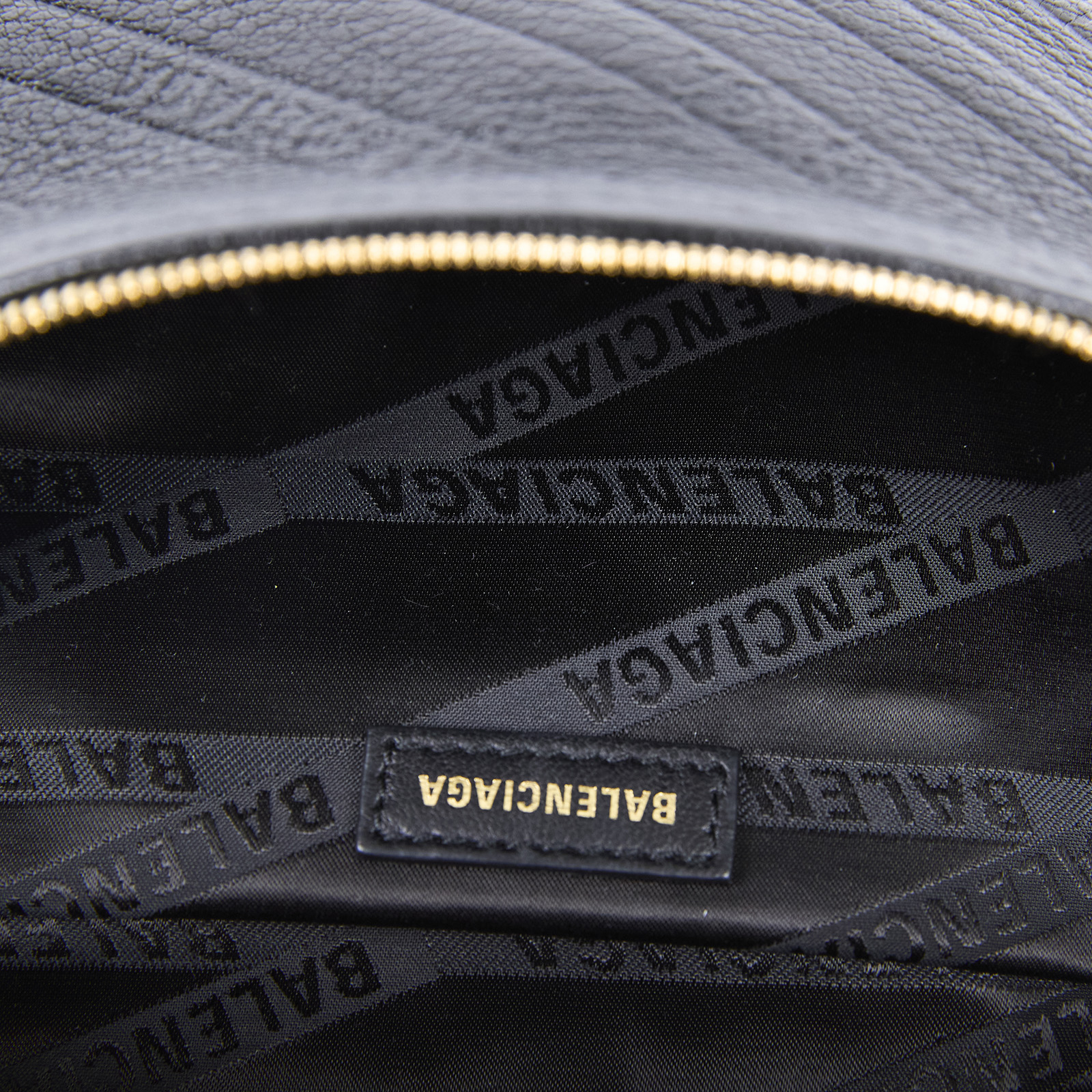 巴黎世家 BALENCIAGA Souvenirs XXS 腰包 胸包 565510AQ4CM 黑金斜紋小腰包 防塵袋