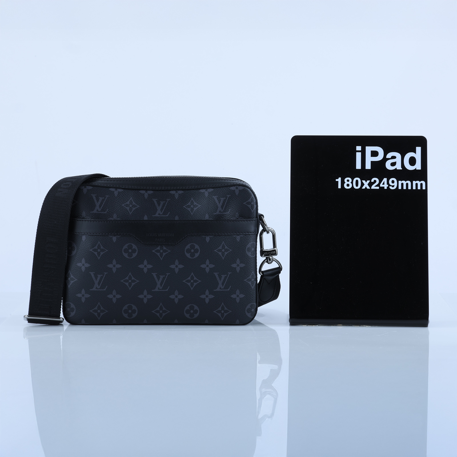 路易威登 LOUIS VUITTON Trio 郵差包 Eclipse帆布 黑色 灰色 M69443 晶片款  原廠盒子/防塵袋/內袋