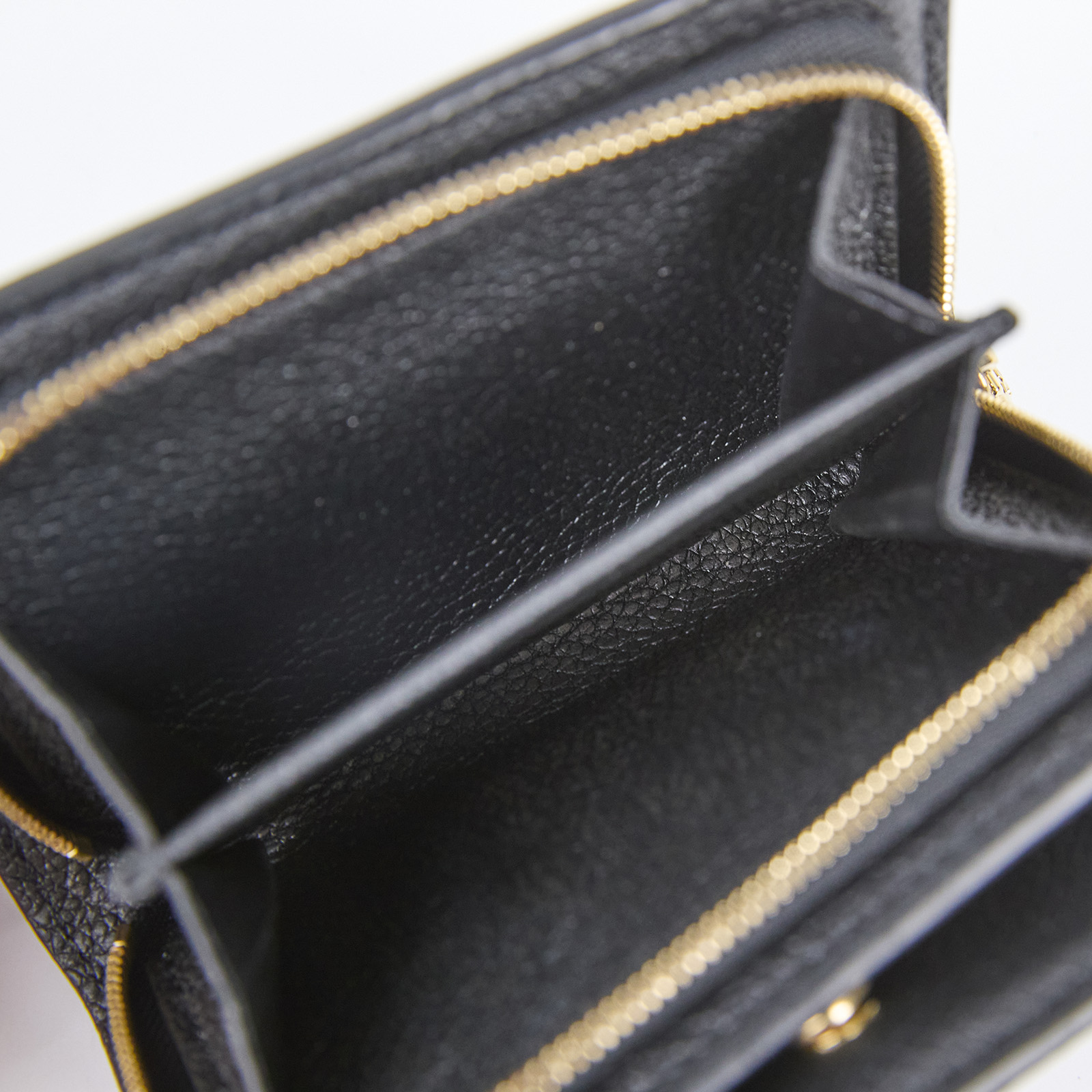 路易威登 LOUIS VUITTON Cléa 柔軟粒面壓花牛皮 錢包 短夾 黑色 M80151 晶片款 黑原花壓紋Clea短夾 原廠盒子/防塵袋