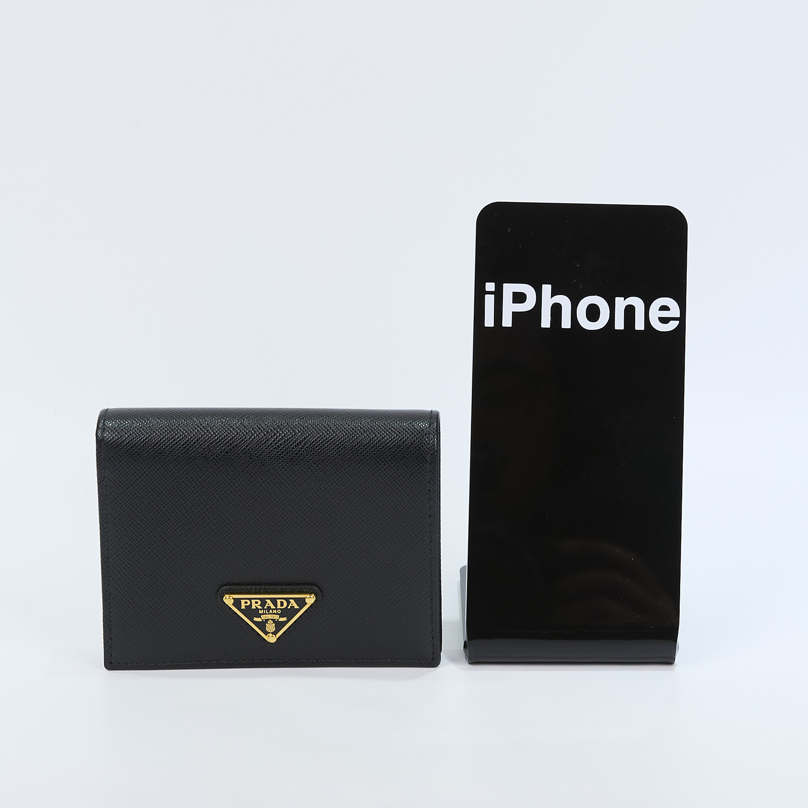 普拉達 PRADA 錢包 短夾 1MV204_2DDU 黑釦式兩折短夾 原廠盒子/保證卡