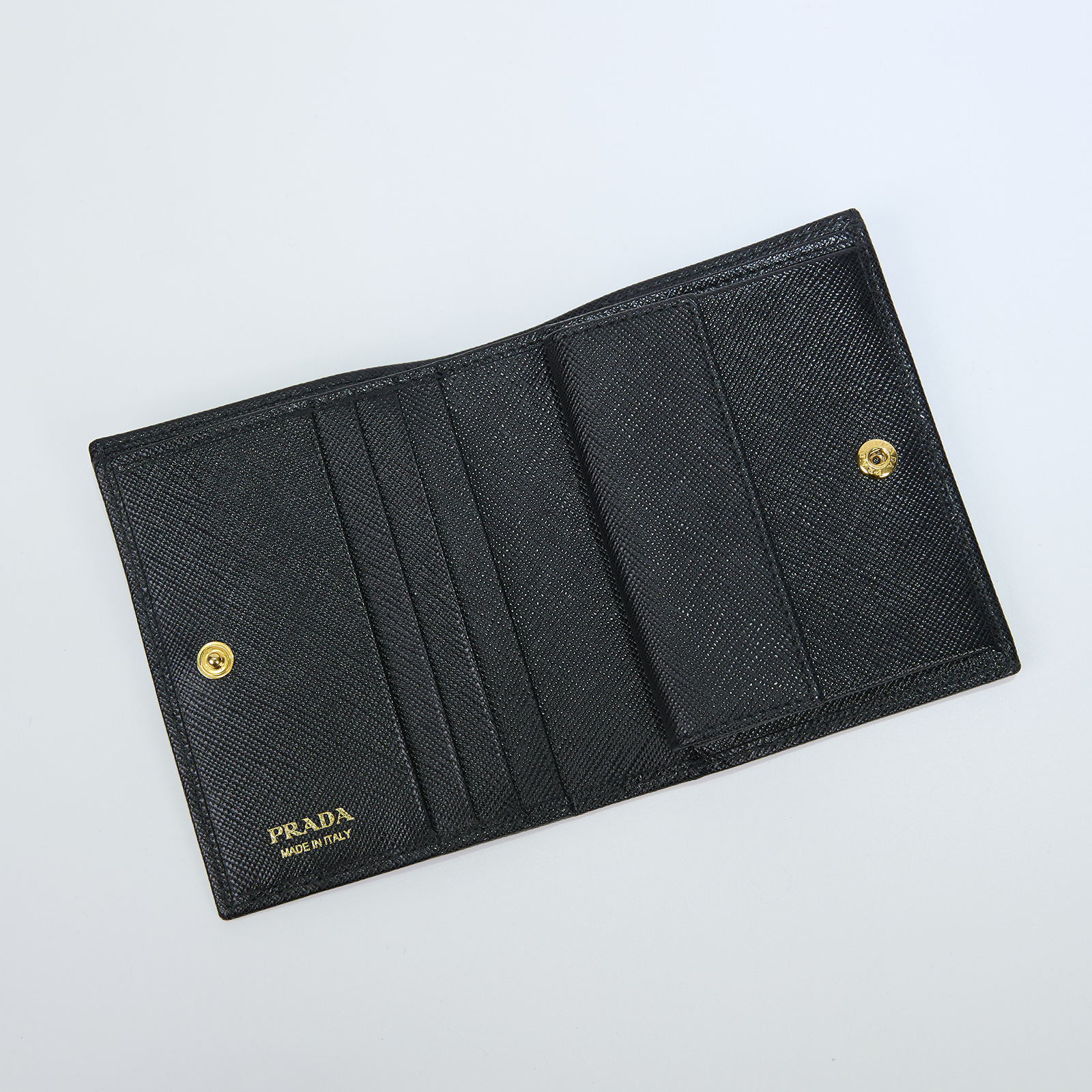 普拉達 PRADA 錢包 短夾 1MV204_2DDU 黑釦式兩折短夾 原廠盒子/保證卡