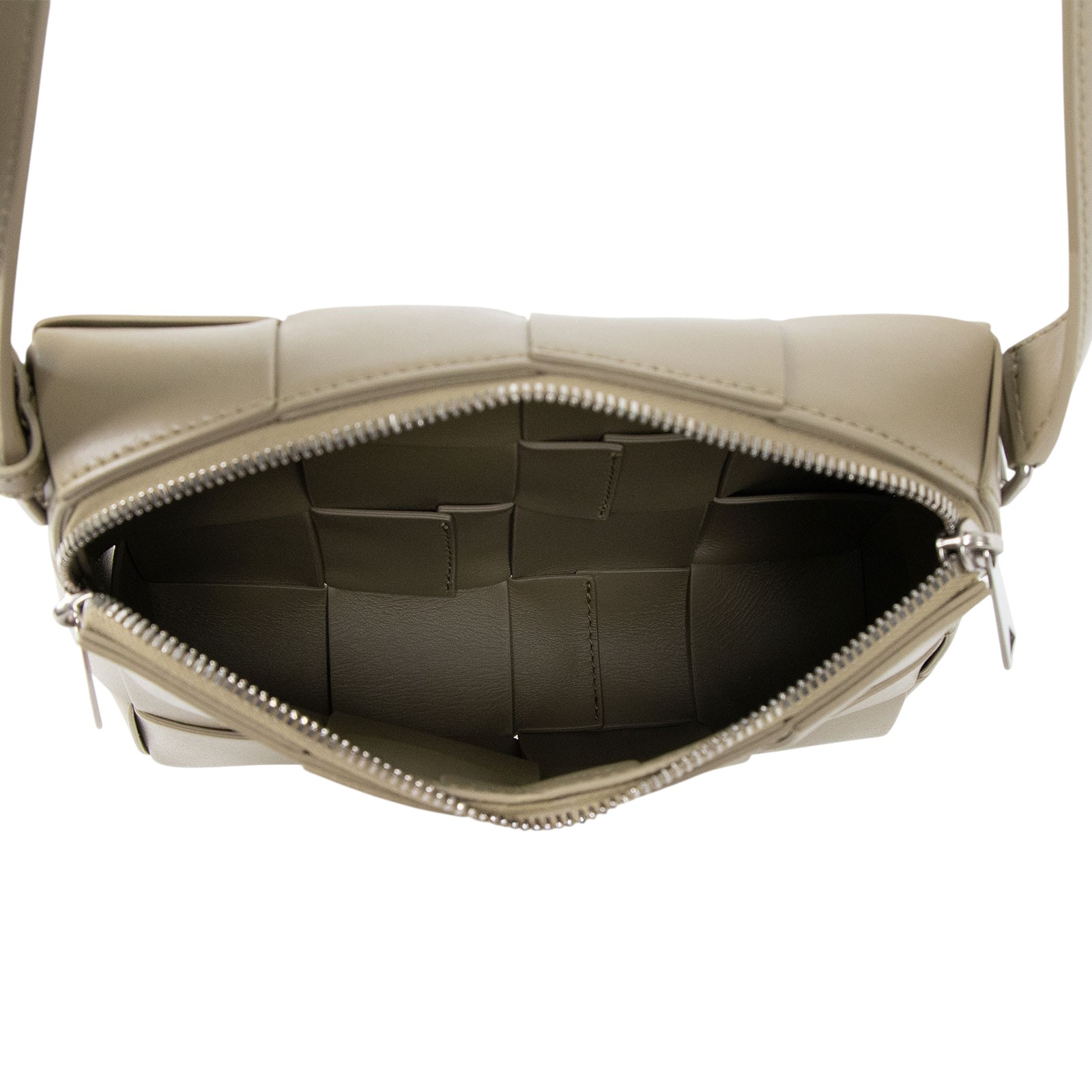 寶緹嘉 BOTTEGA VENETA Cassette 斜背包 730027VB1K0 晶片款 沙色CASSETTE編織包 4X3 防塵袋