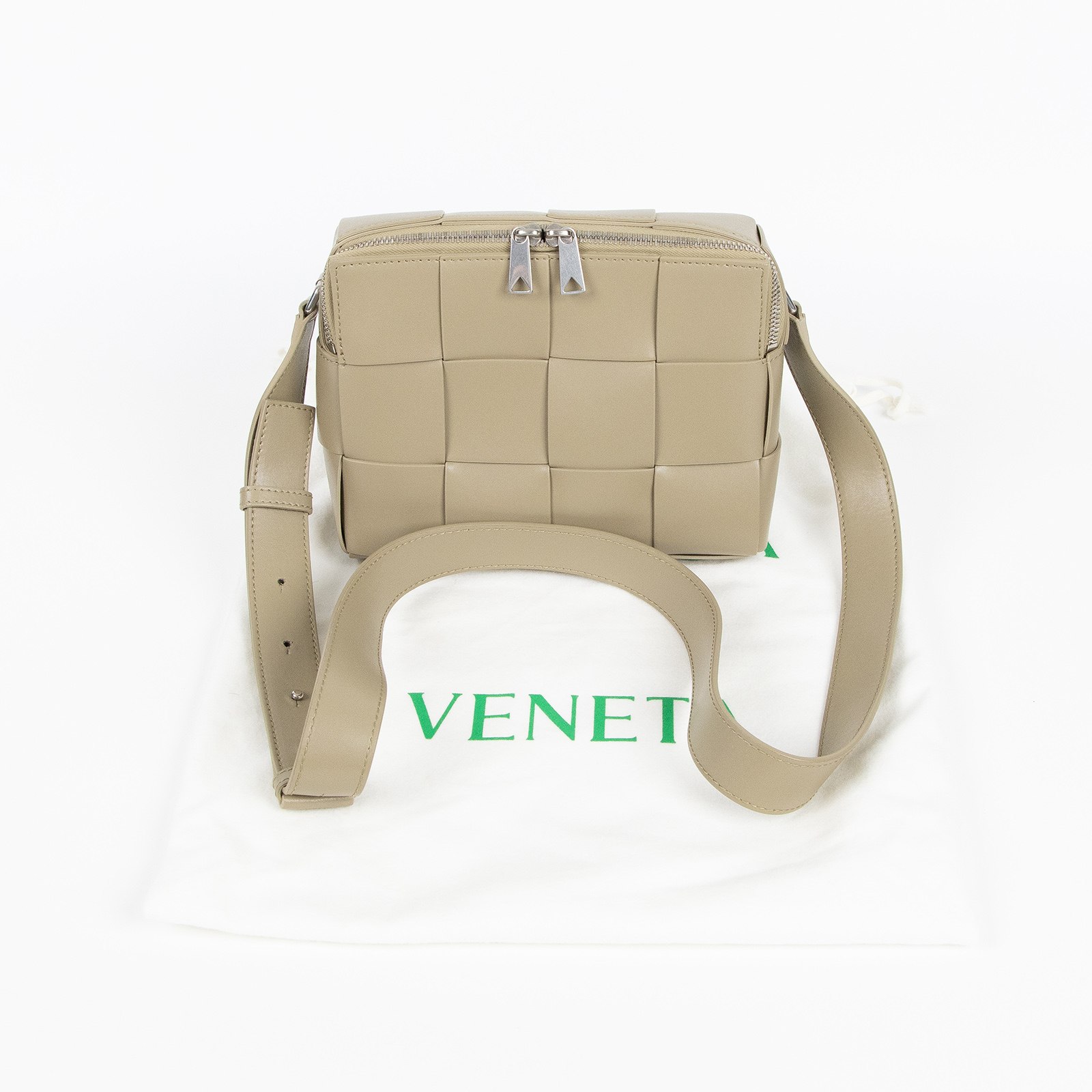 寶緹嘉 BOTTEGA VENETA Cassette 斜背包 730027VB1K0 晶片款 沙色CASSETTE編織包 4X3 防塵袋
