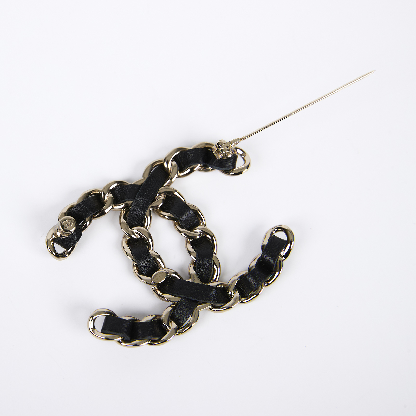 香奈兒 CHANEL 雙C LOGO 皮穿鍊 胸針 黑色 B21/V 雙C皮穿鍊胸針 原廠盒子