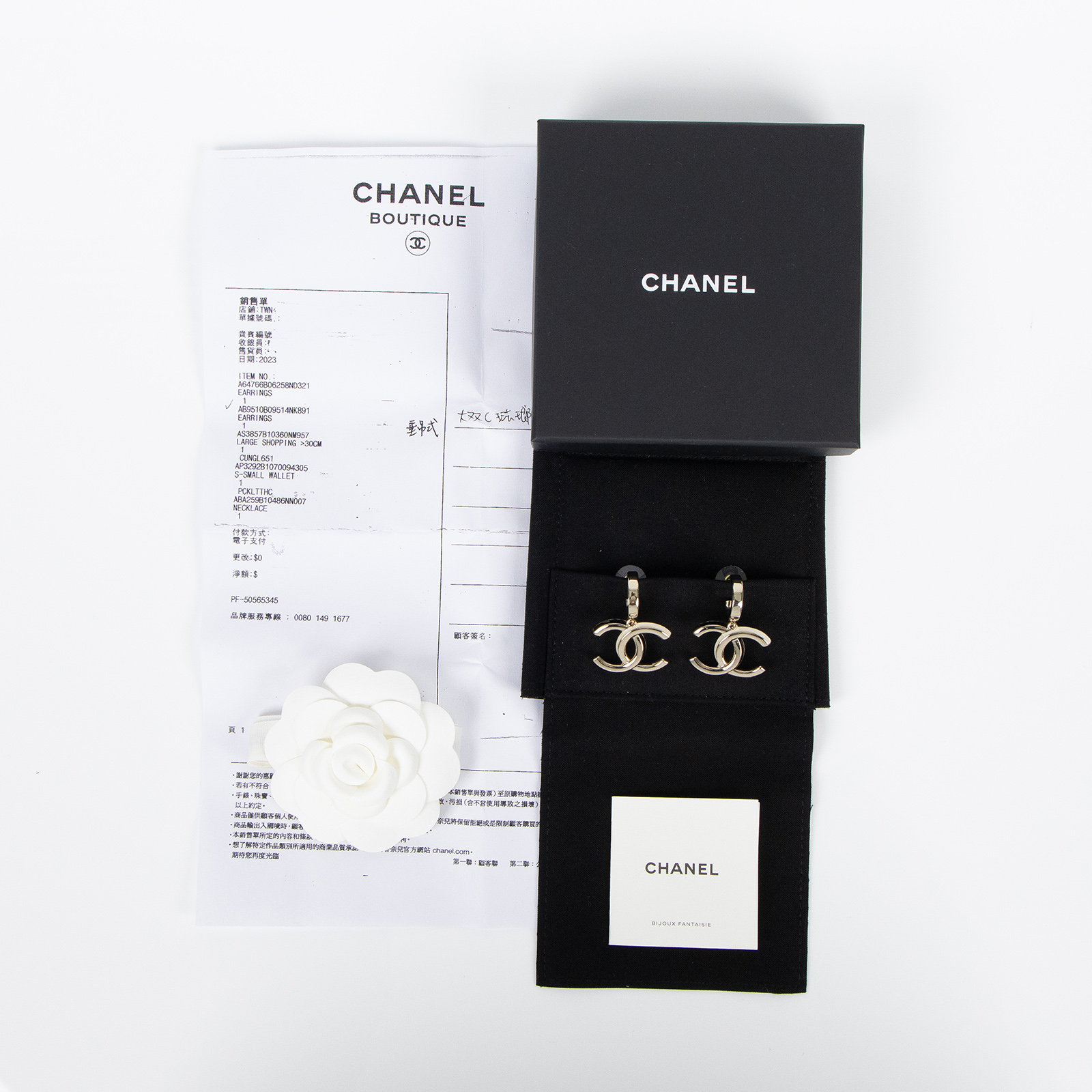 香奈兒 CHANEL 雙C 黑白 琺瑯 耳環 金色 AB9510AB9510/A22/K 雙C黑白琺瑯耳環 原廠盒子/購買證明影本