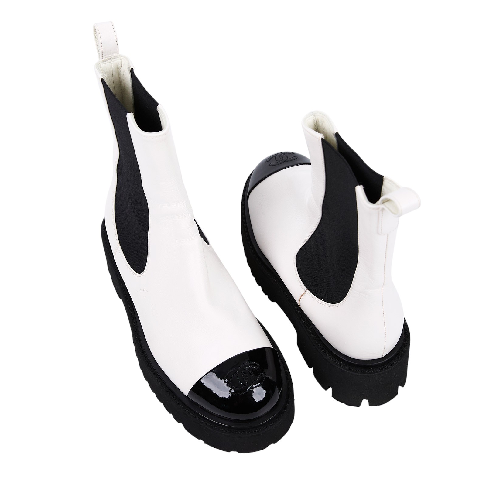 香奈兒 CHANEL Calfskin Cap Toe CC 短靴 G38218_375 白黑漆皮鞋頭靴 購買證明