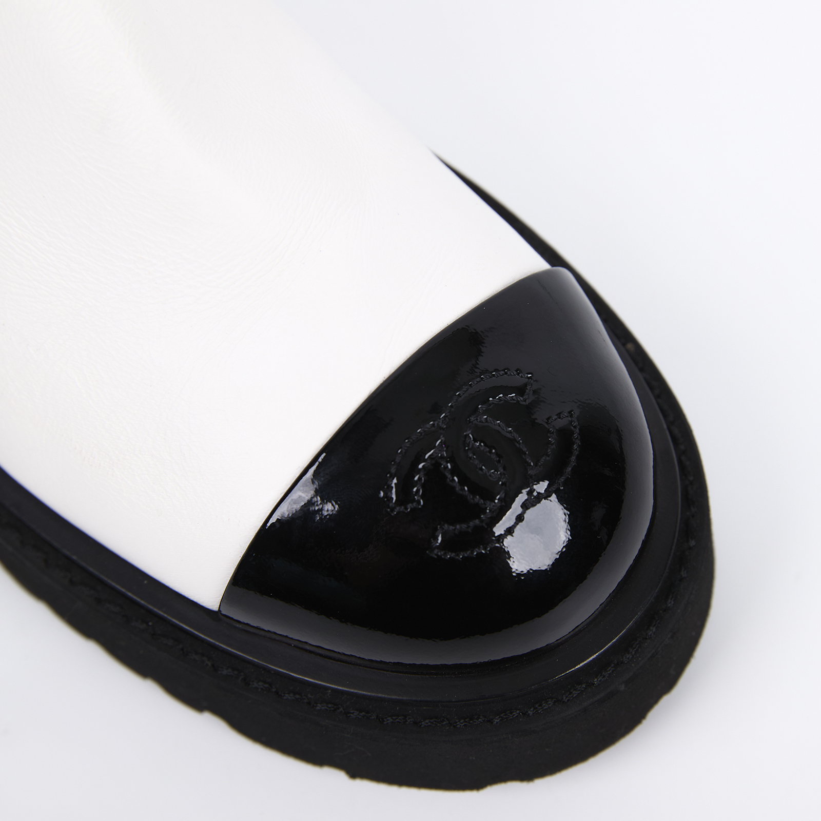 香奈兒 CHANEL Calfskin Cap Toe CC 短靴 G38218_375 白黑漆皮鞋頭靴 購買證明
