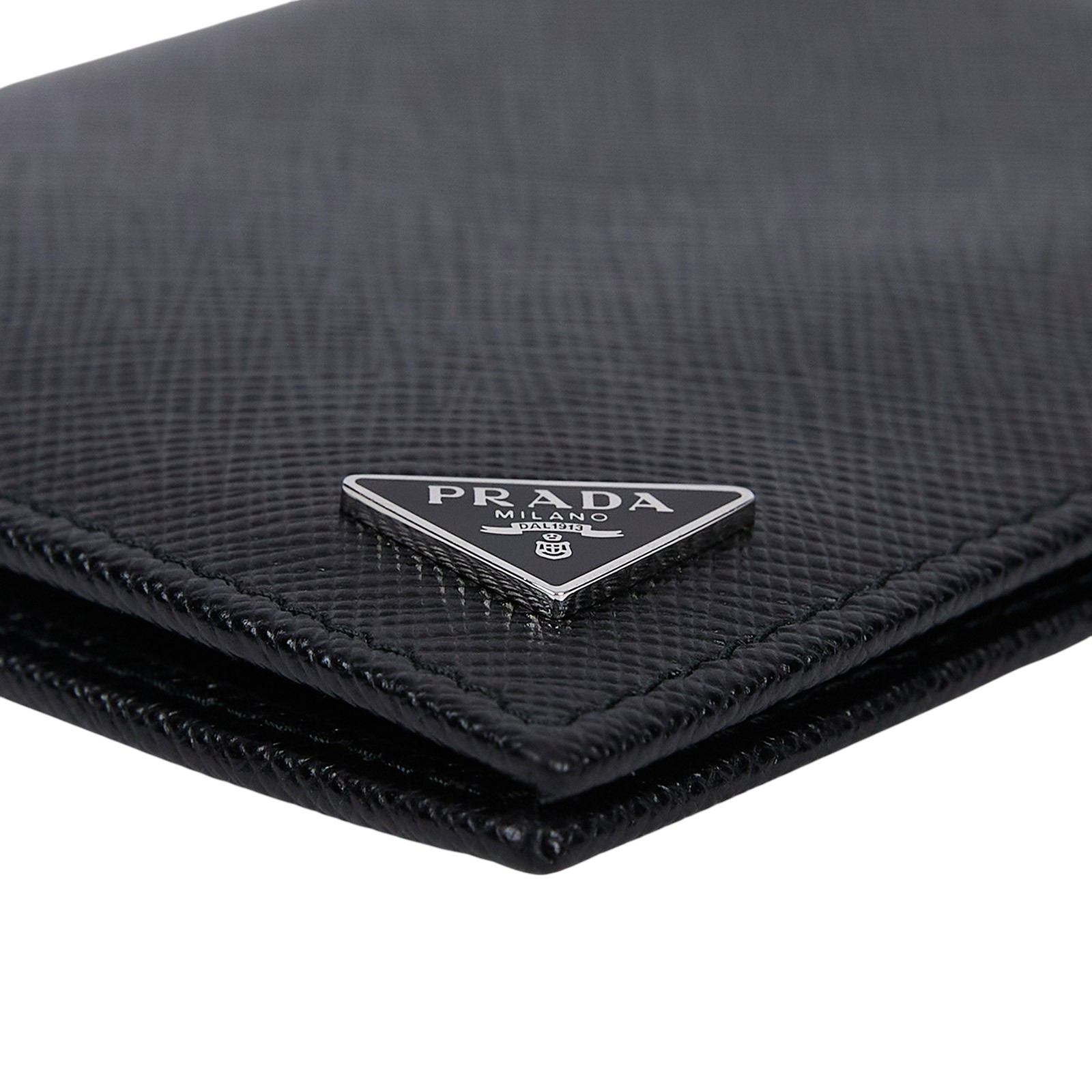 普拉達 PRADA Saffiano 皮革 錢包 短夾 2MO004_QHH 黑二折卡包 原廠盒子/保證卡