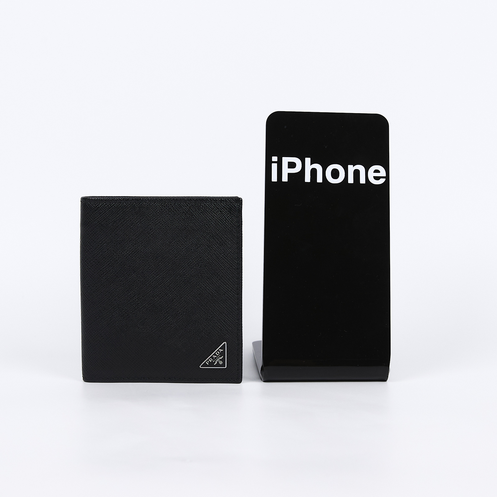 普拉達 PRADA Saffiano 皮革 錢包 短夾 2MO004_QHH 黑二折卡包 原廠盒子/保證卡