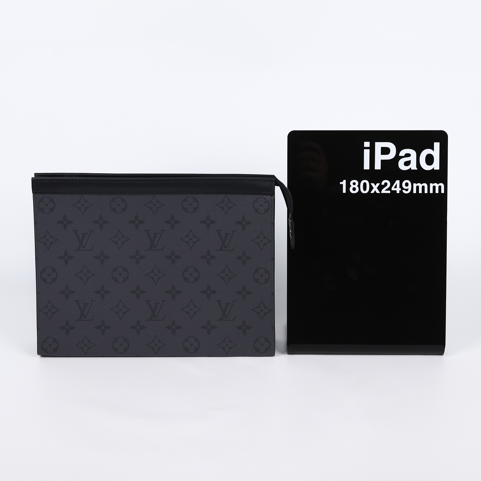 路易威登 LOUIS VUITTON Pochette Voyage MM 手拿包 Eclipse M69535 晶片款  原廠盒子/防塵袋/購買證明