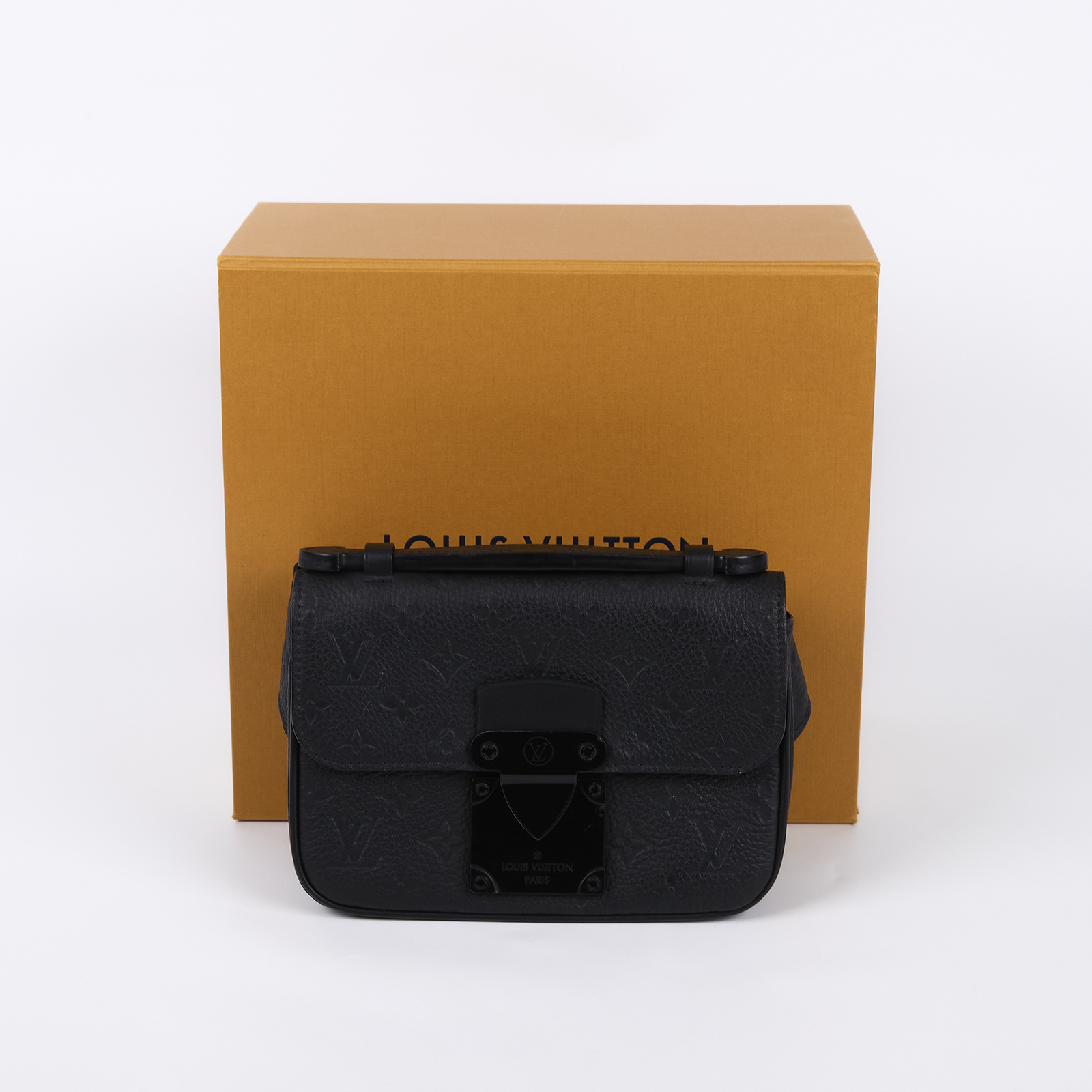 路易威登 LOUIS VUITTON S Lock 單肩包 Taurillon 牛皮 M58487 晶片款 黑原花壓紋S LOCK斜背包 原廠盒子