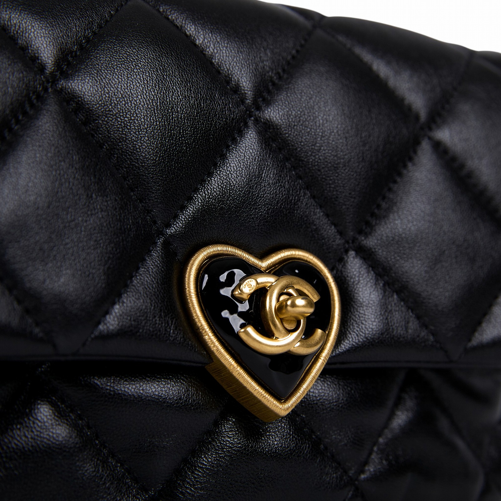 香奈兒 CHANEL CF Flap Bag  肩背 斜背包 AS3986 晶片款 黑羊愛心砝瑯扣掀蓋包 原廠盒子/防塵袋