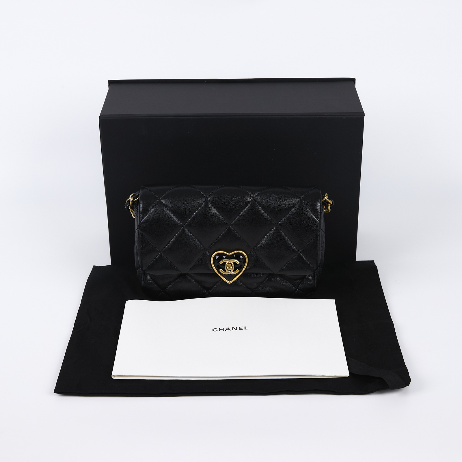 香奈兒 CHANEL CF Flap Bag  肩背 斜背包 AS3986 晶片款 黑羊愛心砝瑯扣掀蓋包 原廠盒子/防塵袋