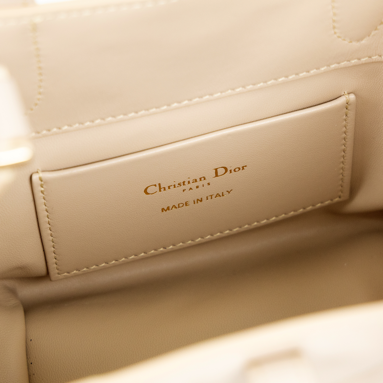 迪奧 CHRISTIAN DIOR Dior Toujours 直式 微型 托特包 S6100OSNW 淡米色Toujours 直式微型托特包 原廠盒子/防塵袋