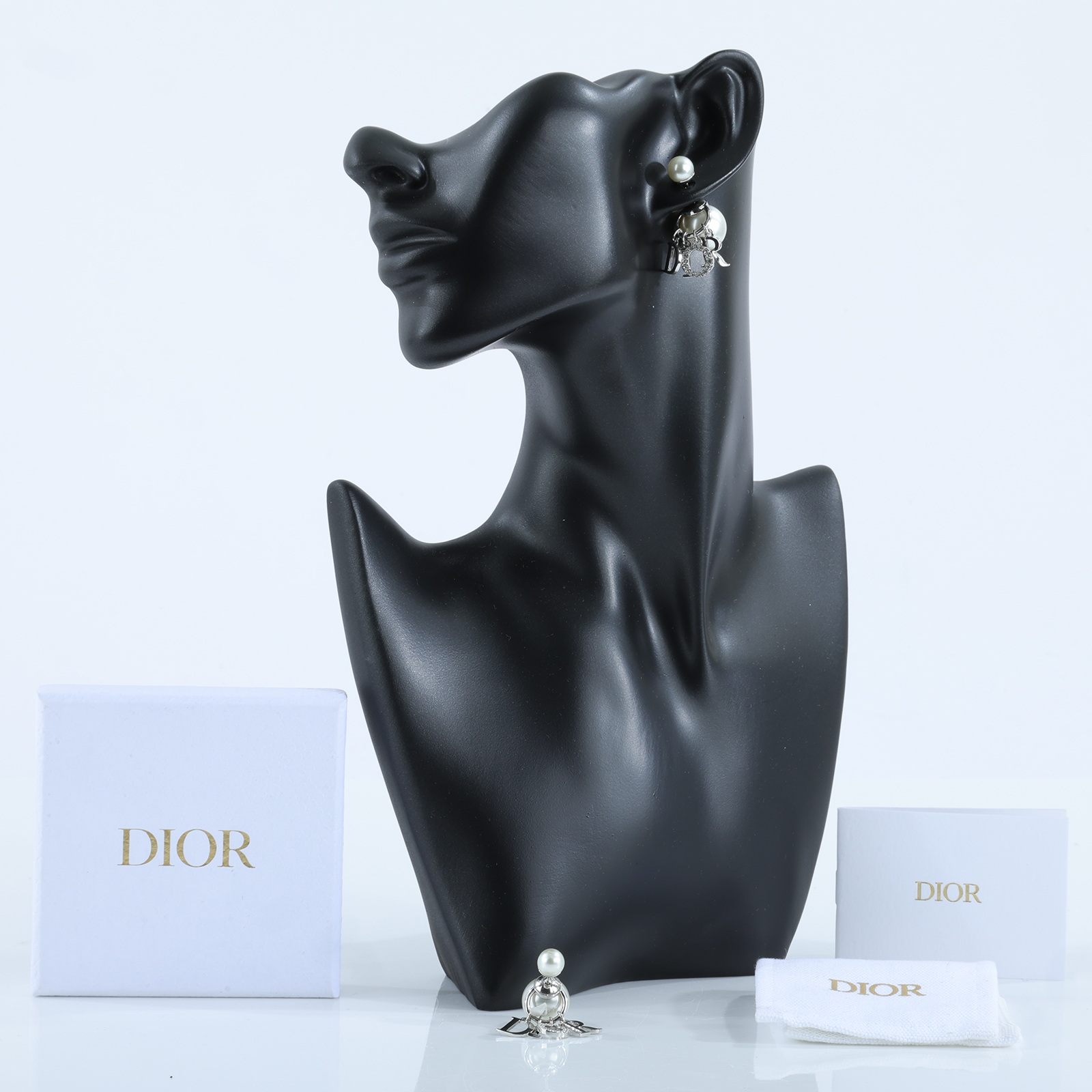 迪奧 CHRISTIAN DIOR Tribales 耳釘 E1411TRICY 珍珠水鑽LOGO吊墜耳環 原廠盒子/防塵袋