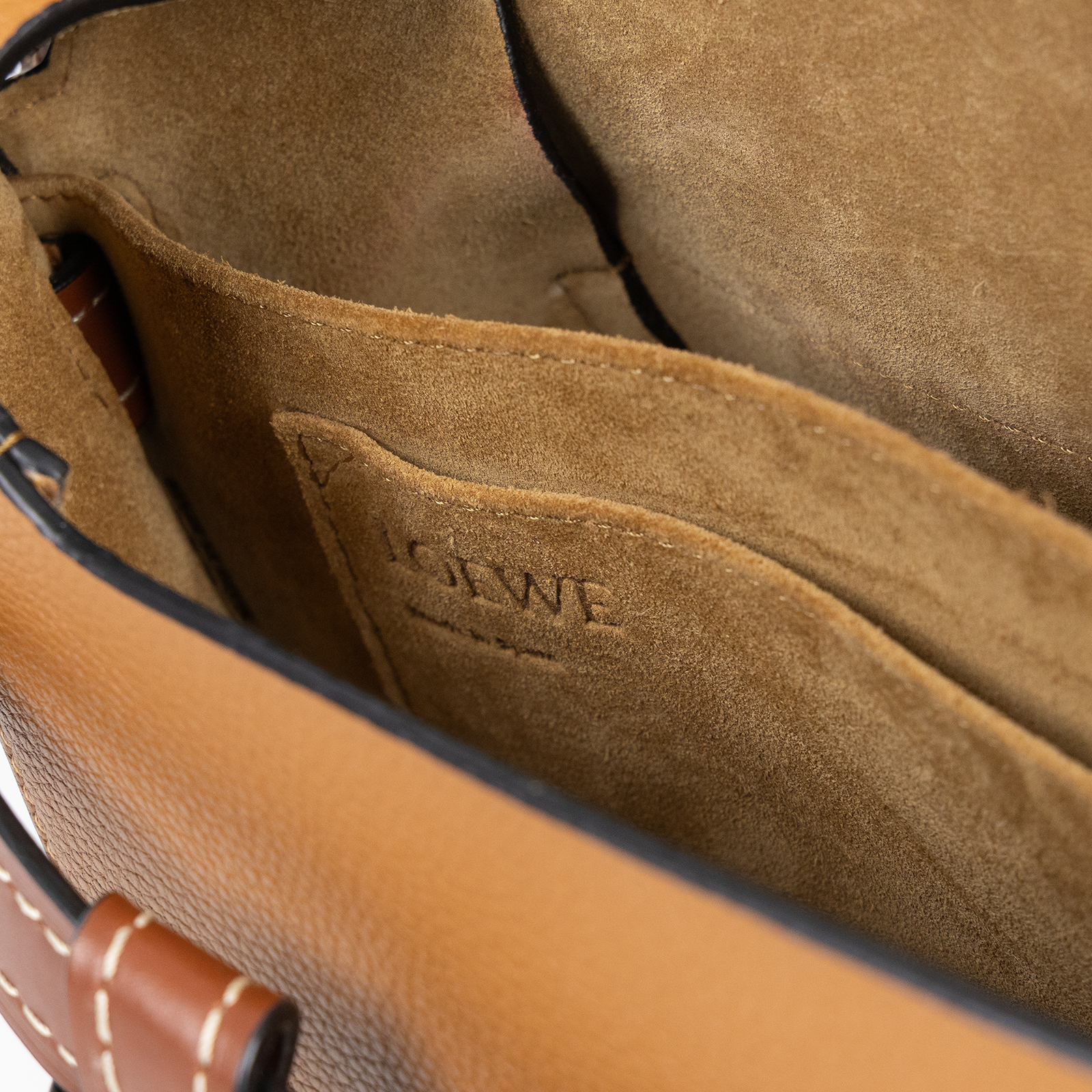 羅意威 LOEWE Small Gate bag 小型 小牛皮 肩背包 321.12.T20 焦糖GATE SMALL 防塵袋