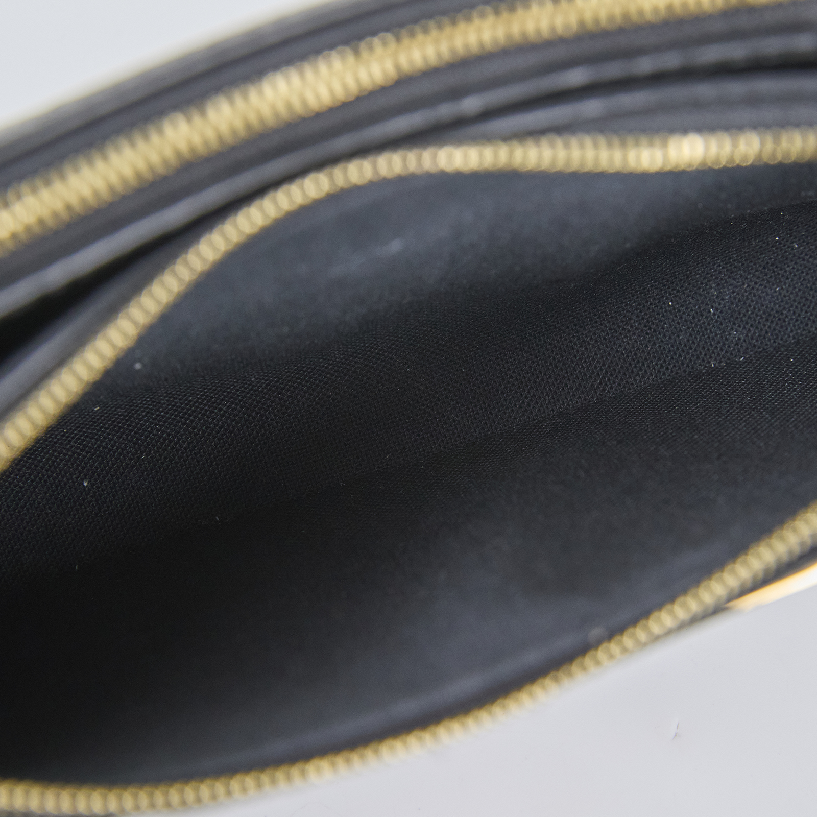 路易威登 LOUIS VUITTON Liv Pochette 手提包 M83301 晶片款 黑原花壓紋LIV POCHETTE 防塵袋/原廠盒子/購買證明