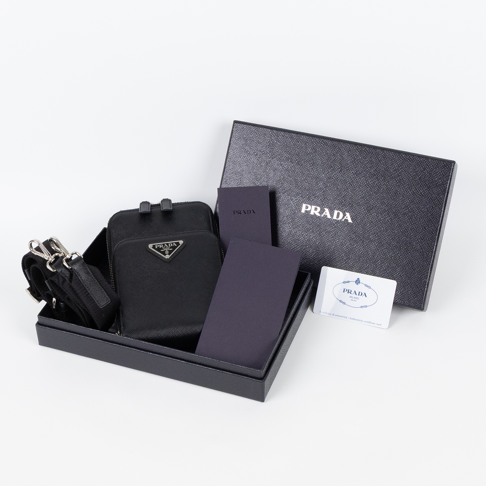 普拉達 PRADA Saffiano皮革 智能手機套 2ZH126_053 黑亮面皮革雙層肩背包 原廠盒子/保證卡