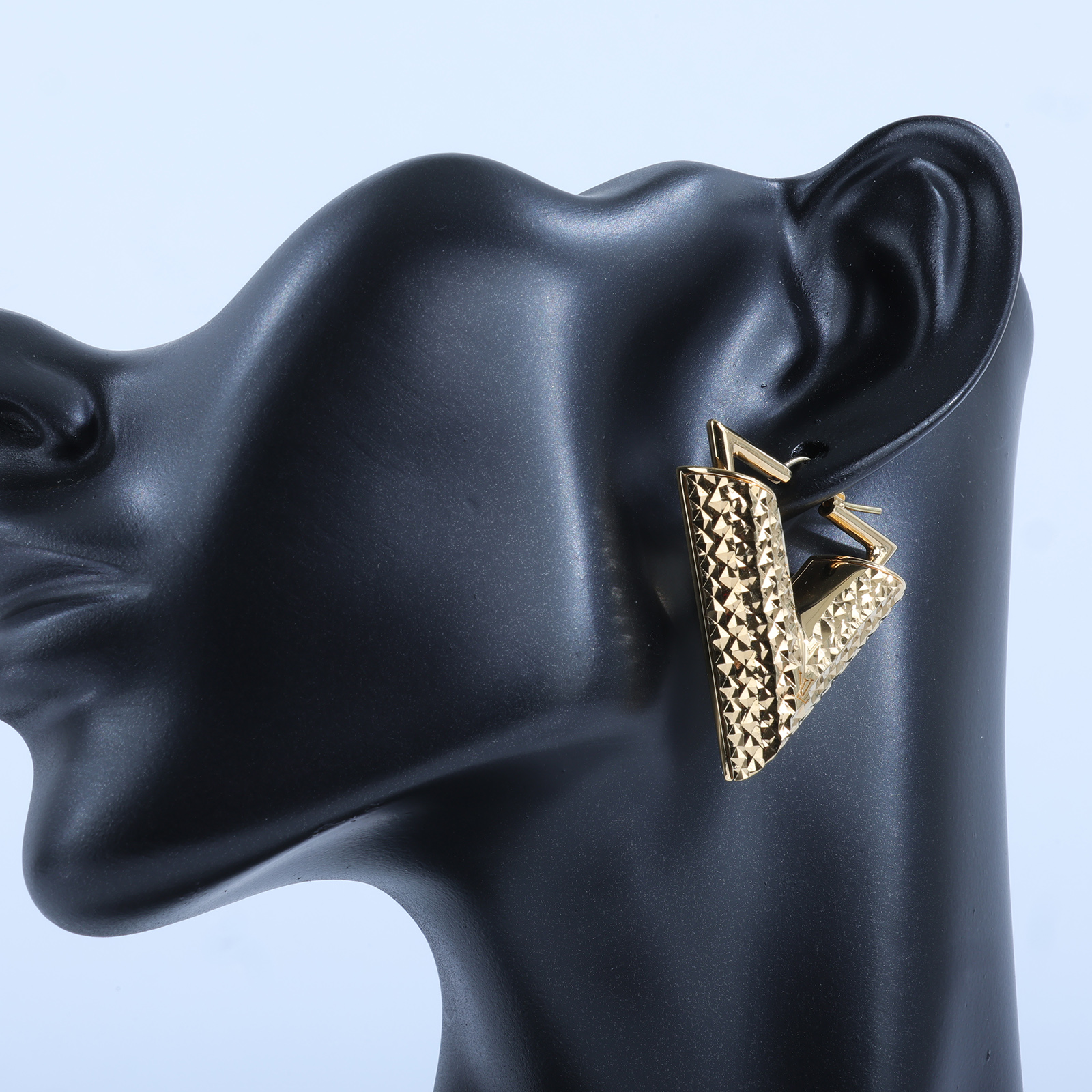 路易威登 LOUIS VUITTON Bouquet de Reuil Essential V 耳環 耳環 耳釘 M64270 雕刻V字大耳環 防塵袋/原廠盒子