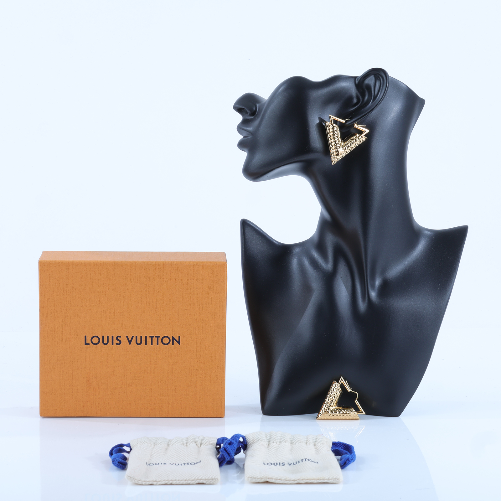 路易威登 LOUIS VUITTON Bouquet de Reuil Essential V 耳環 耳環 耳釘 M64270 雕刻V字大耳環 防塵袋/原廠盒子