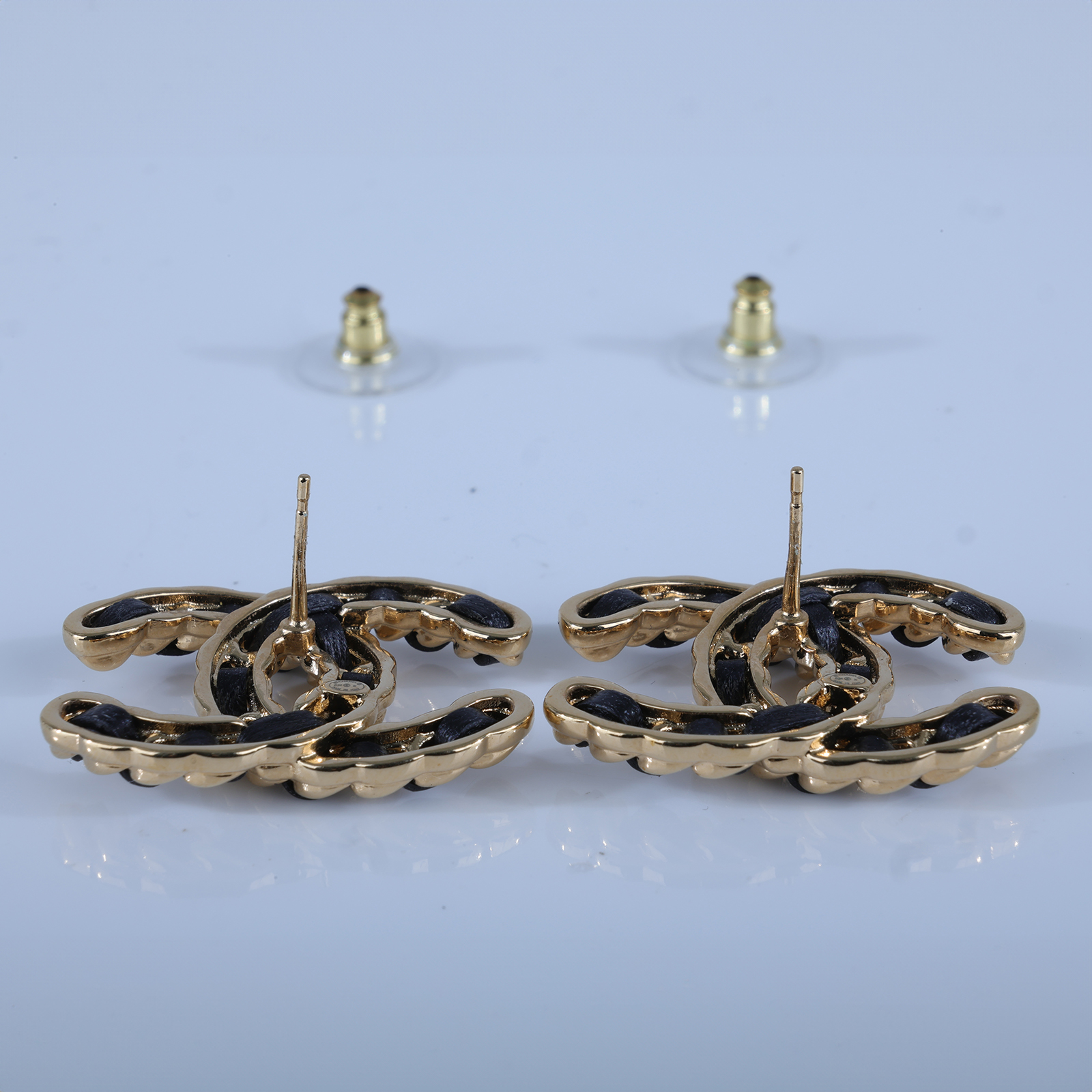 香奈兒 CHANEL CC LOGO 耳環 耳釘 B24 K 金黑皮穿鍊雙C耳環 無附屬品