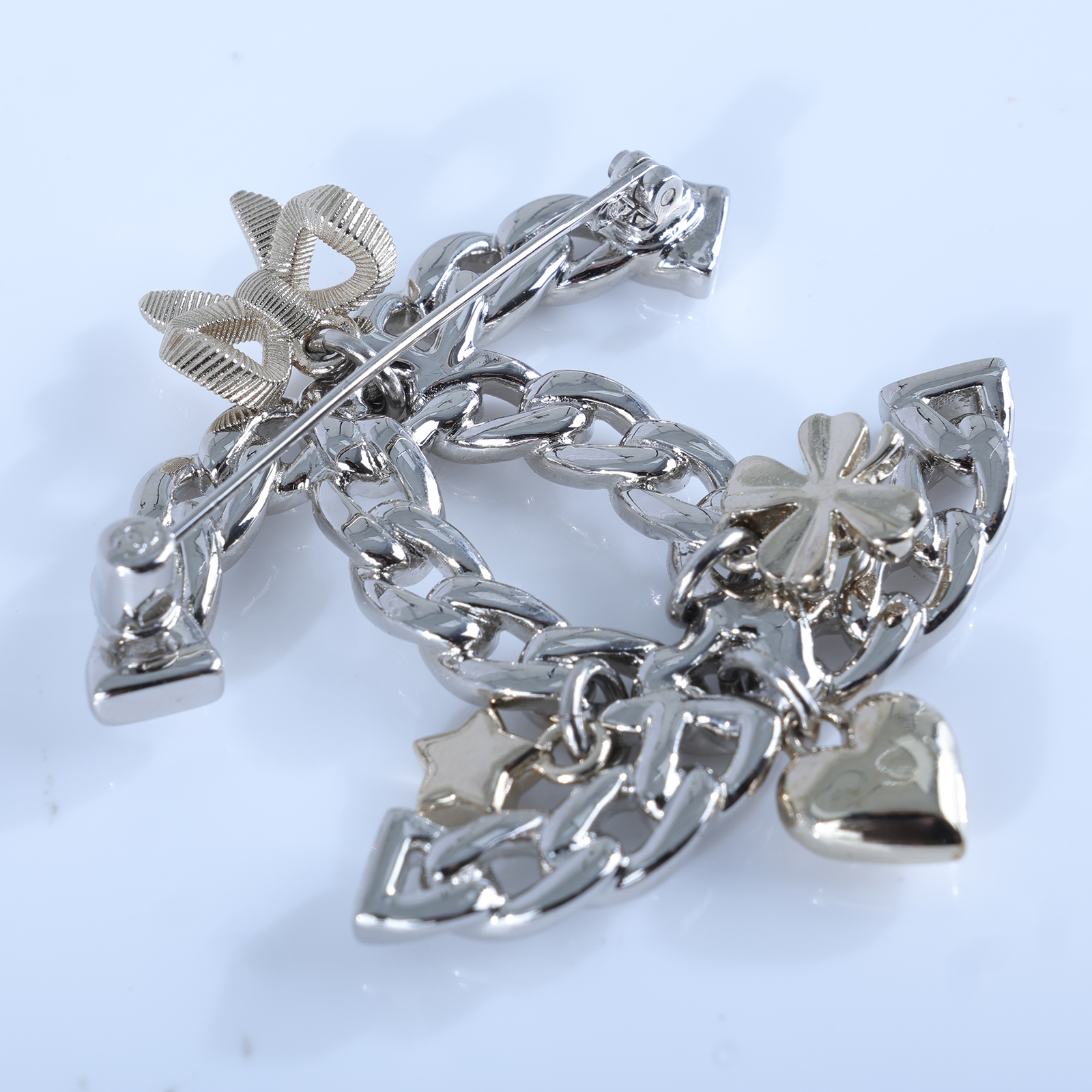 香奈兒 CHANEL CC LOGO 胸針 B25/K 雙C蝴蝶結幸運草吊飾胸針 無附屬品