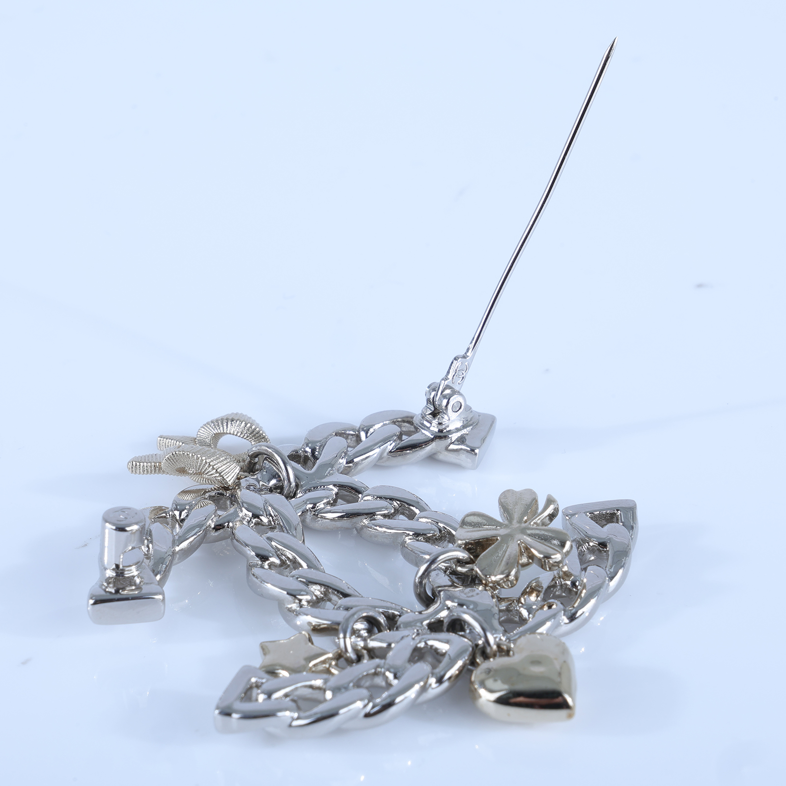 香奈兒 CHANEL CC LOGO 胸針 B25/K 雙C蝴蝶結幸運草吊飾胸針 無附屬品