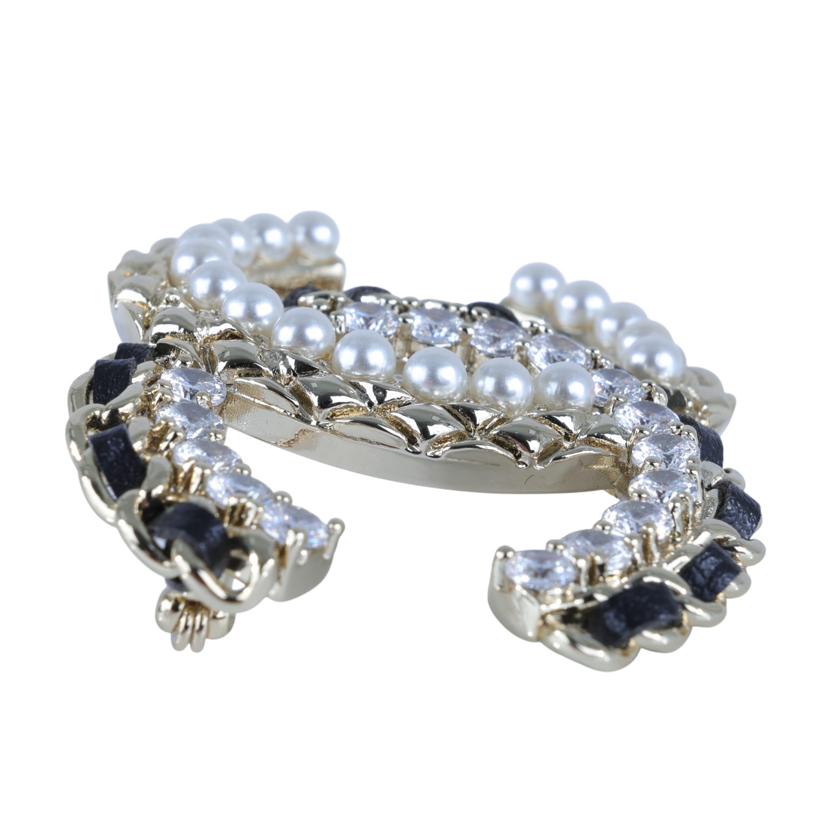 香奈兒 CHANEL CC LOGO 胸針 D22/V 雙C黑皮穿鍊水鑽菱格紋胸針 無附屬品