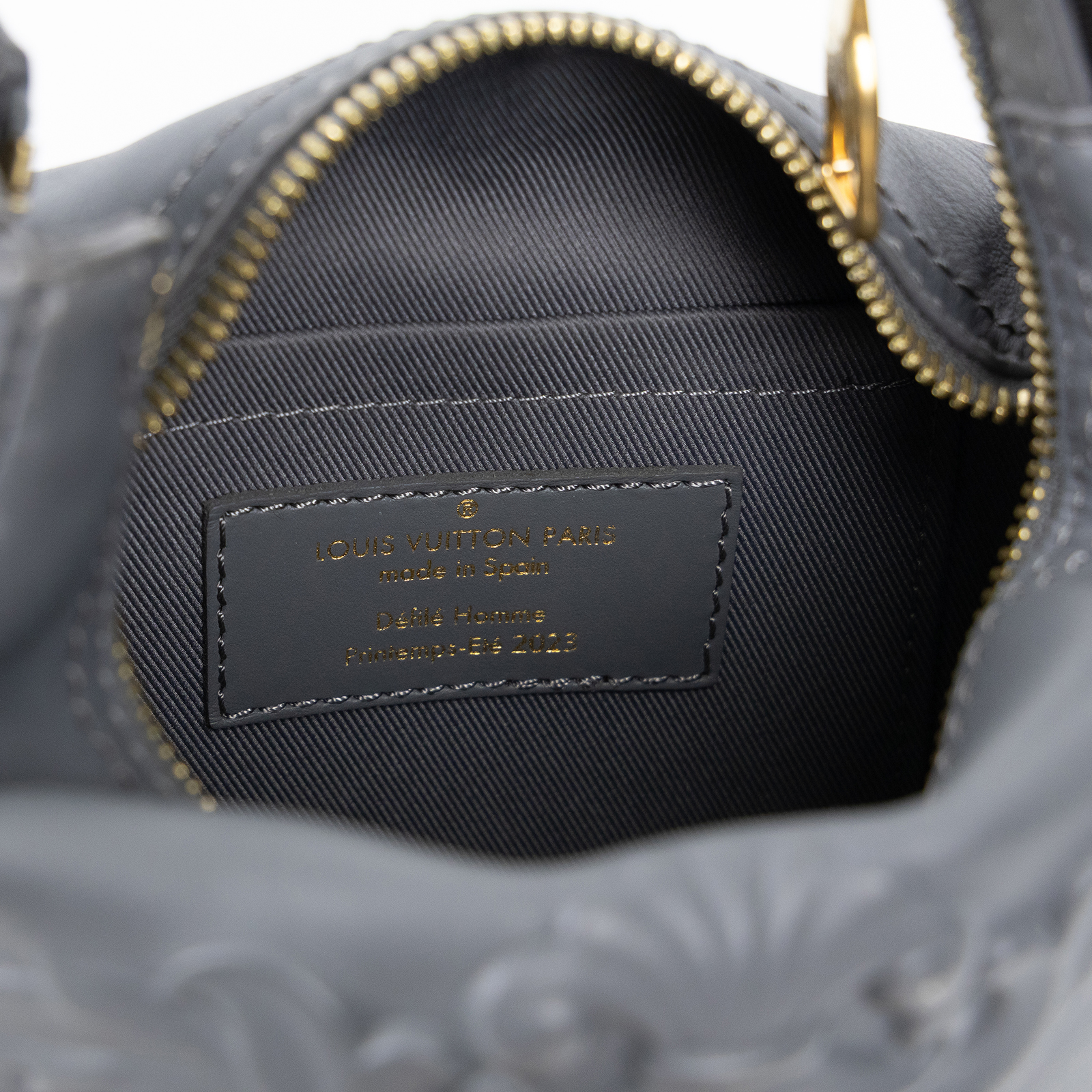 路易威登 LOUIS VUITTON Cruiser Messenger 斜背包 M21812 晶片款 灰原花浮雕肩背包 無附屬品