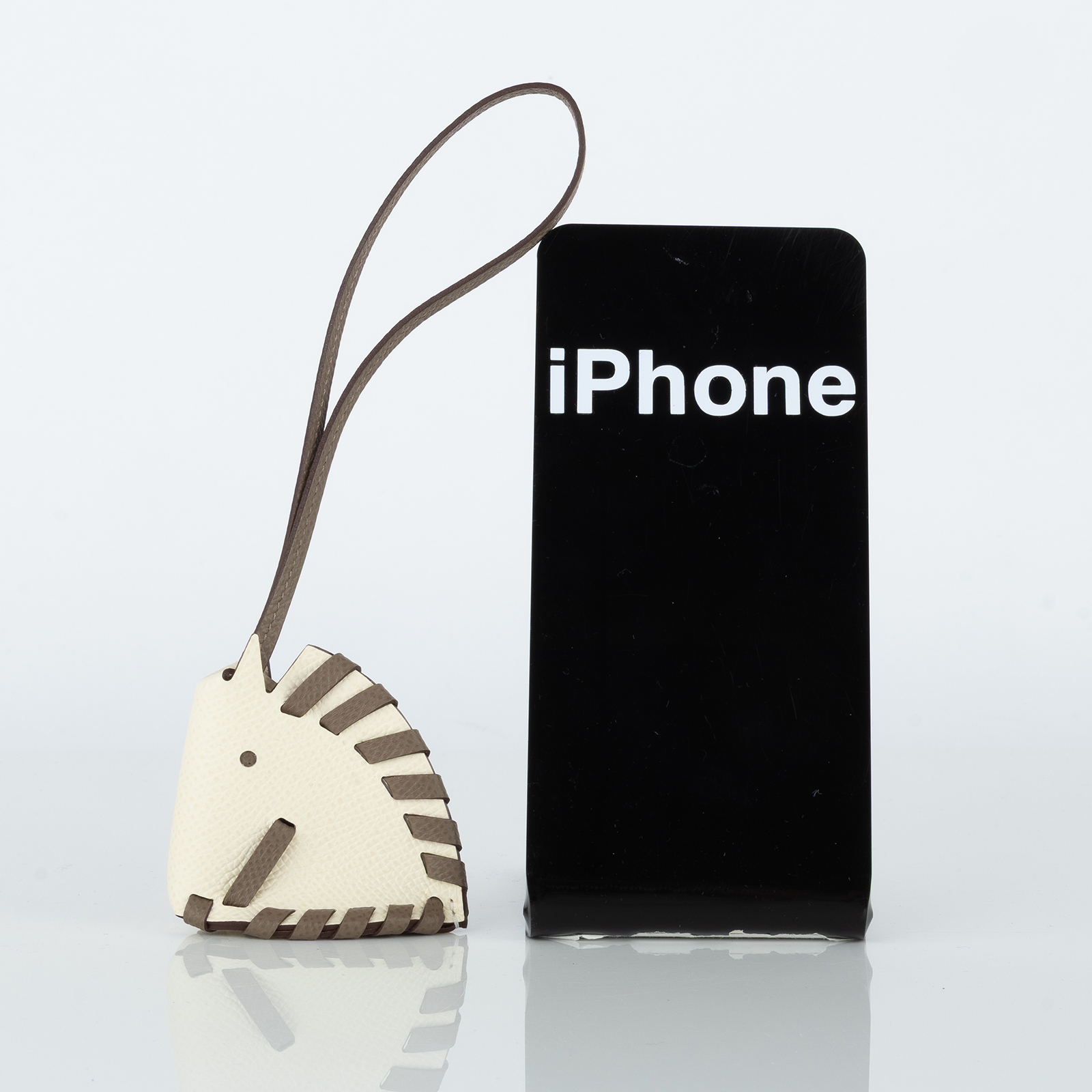 愛馬仕 Hermes Cheval Tresse 吊飾 奶油白 大象灰 H086698CAAD KFS K刻大象灰拚白斑馬吊飾 原廠盒子