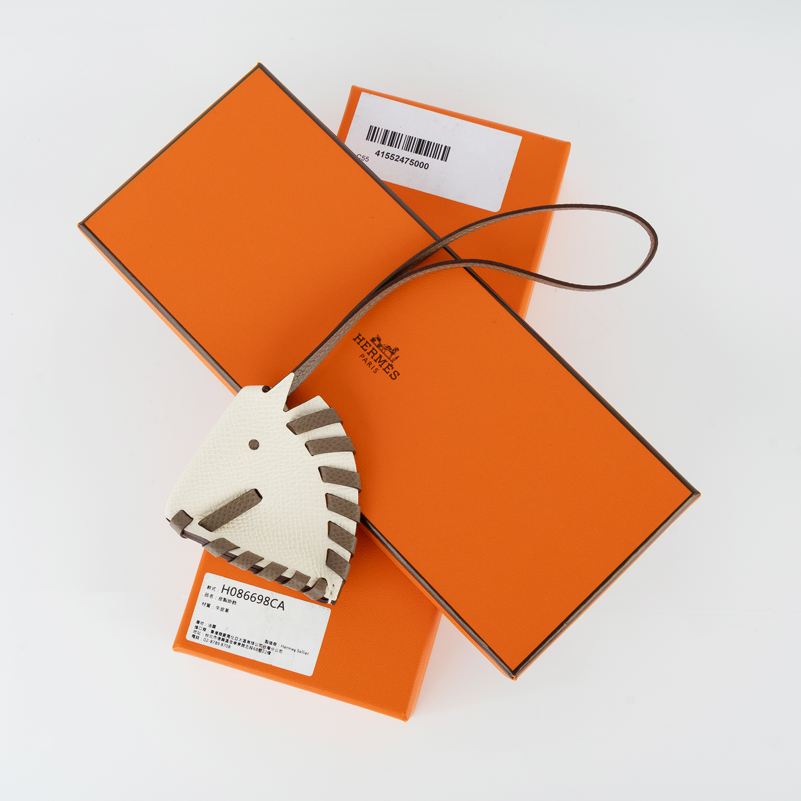 愛馬仕 Hermes Cheval Tresse 吊飾 奶油白 大象灰 H086698CAAD KFS K刻大象灰拚白斑馬吊飾 原廠盒子