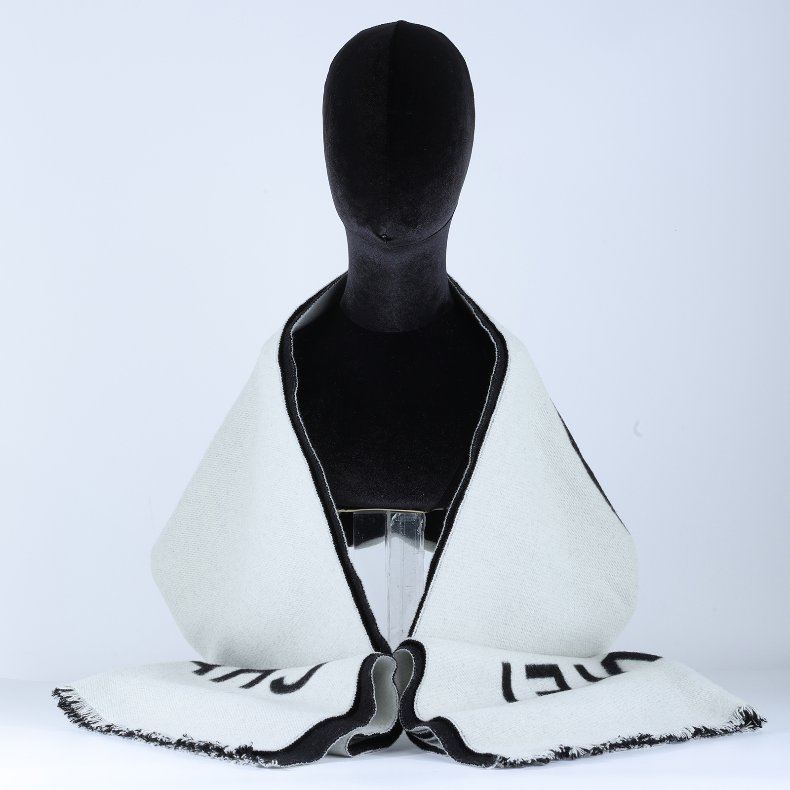 香奈兒 CHANEL CC LOGO 披肩  大黑LOGO披肩 無附屬品