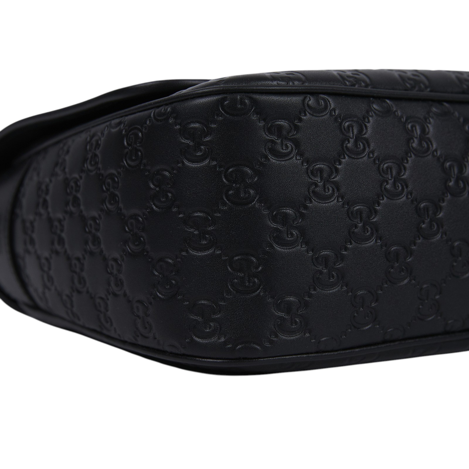 古馳 GUCCI GG Emblem 斜背包 850235 AAFOM 黑壓紋GG Emblem中號斜背包 防塵袋