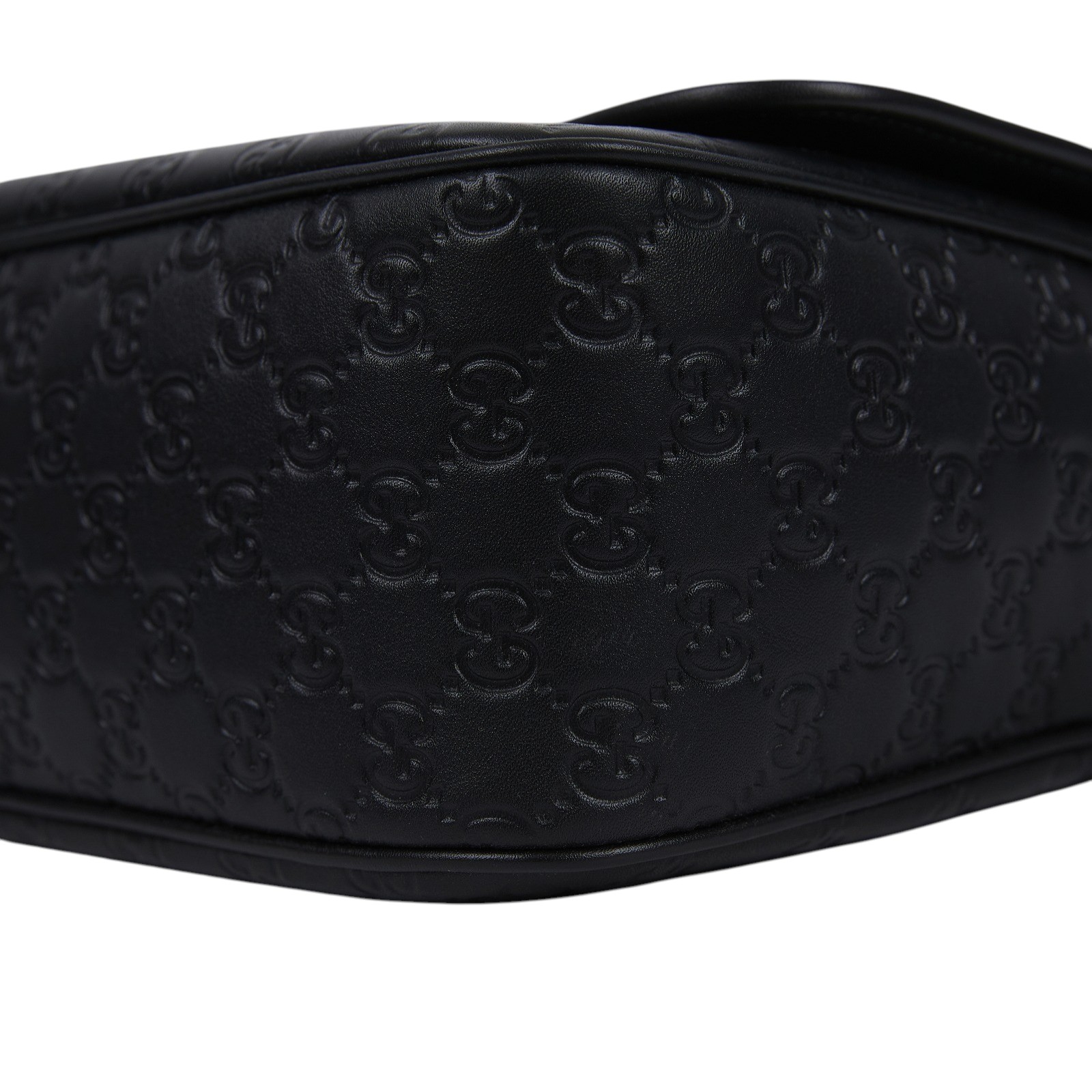 古馳 GUCCI GG Emblem 斜背包 850235 AAFOM 黑壓紋GG Emblem中號斜背包 防塵袋