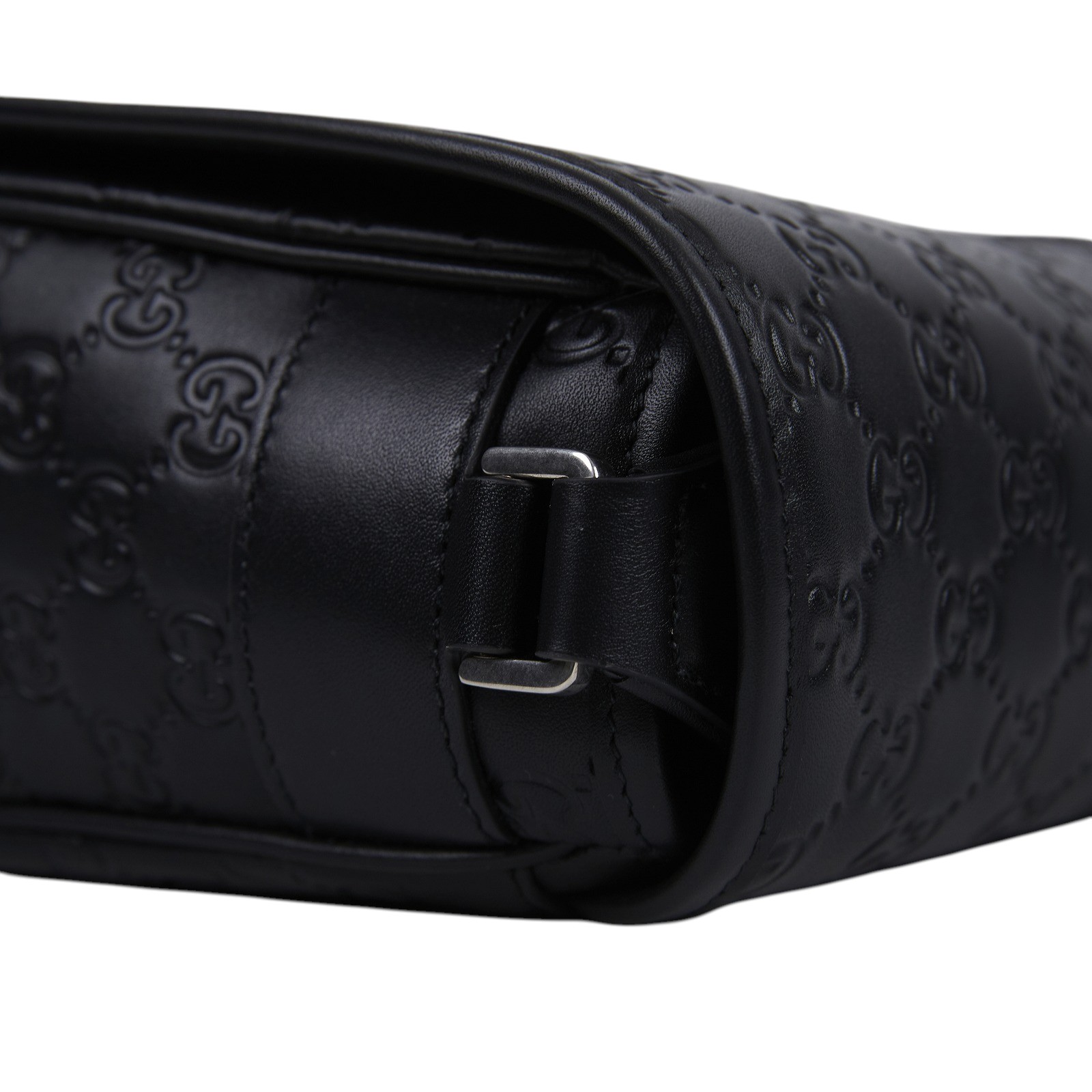 古馳 GUCCI GG Emblem 斜背包 850235 AAFOM 黑壓紋GG Emblem中號斜背包 防塵袋