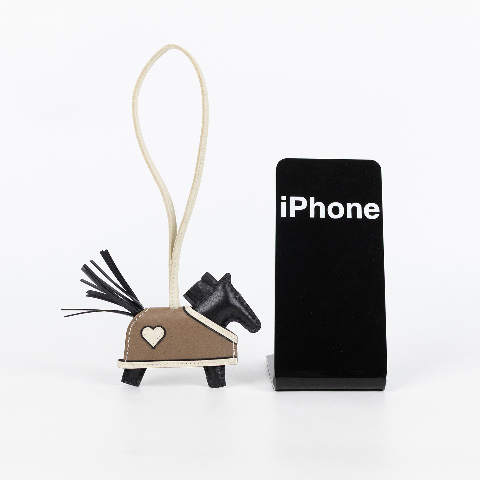 愛馬仕 Hermes Rodeo Robeo Coeur PM 飛馬 吊飾 黑色 奶昔白 大象灰 H086714CAAD /  原廠盒子